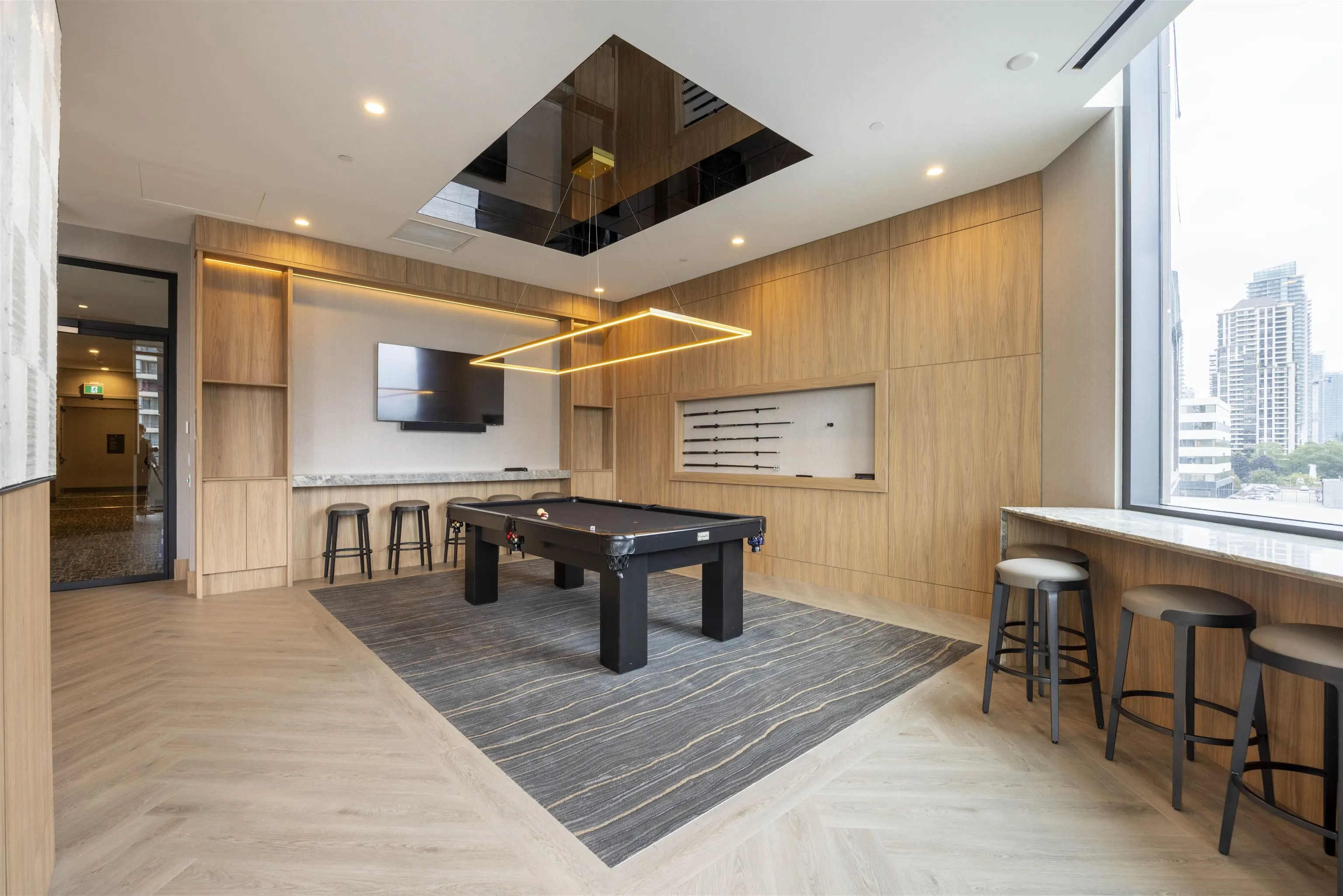 4402 2186 Gilmore Avenue