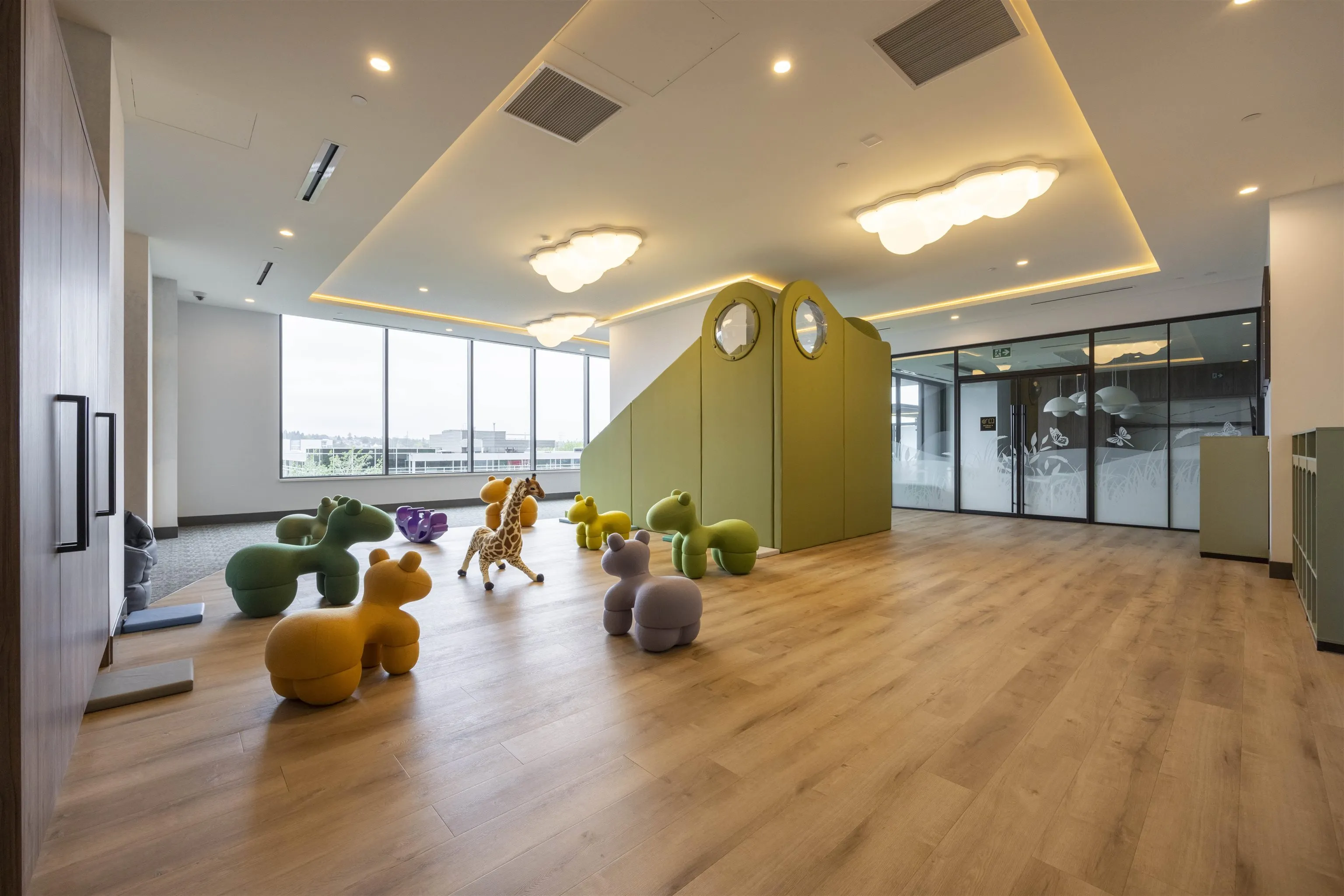 4402 2186 Gilmore Avenue