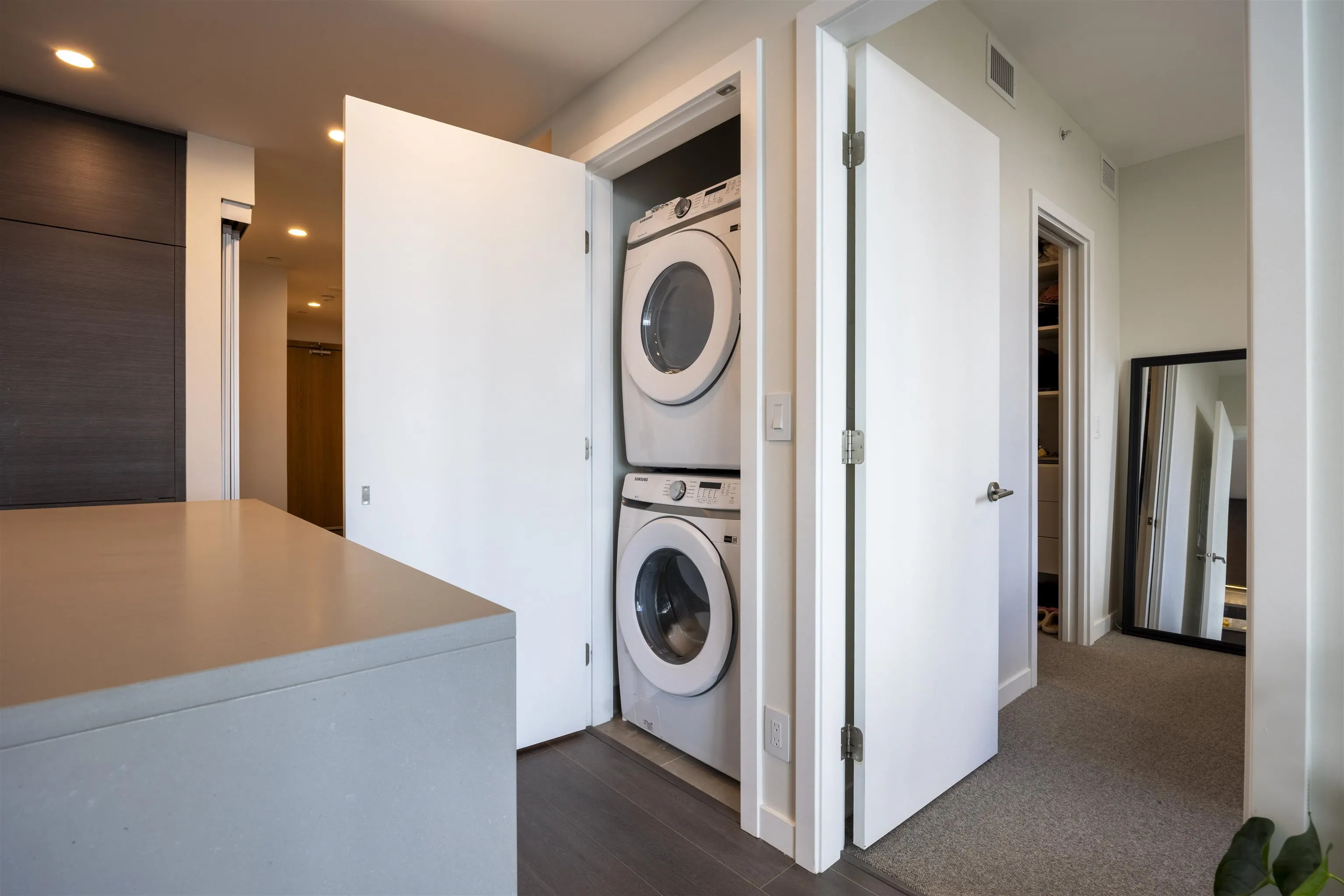 4402 2186 Gilmore Avenue