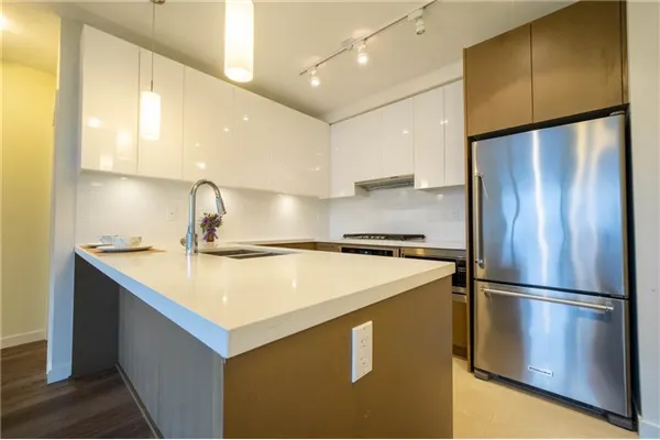 1905 3080 Lincoln Avenue