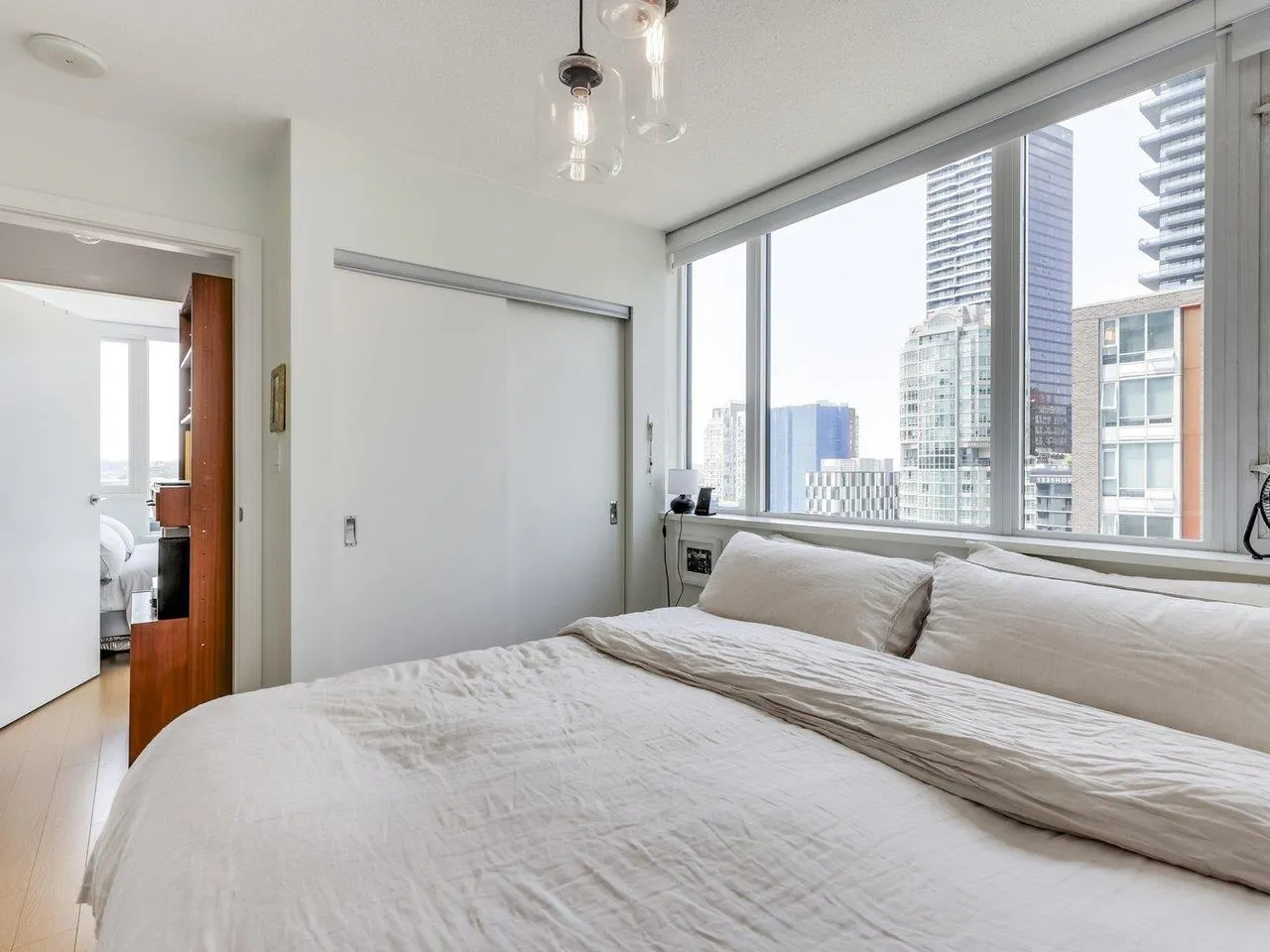 912 1325 Rolston Street