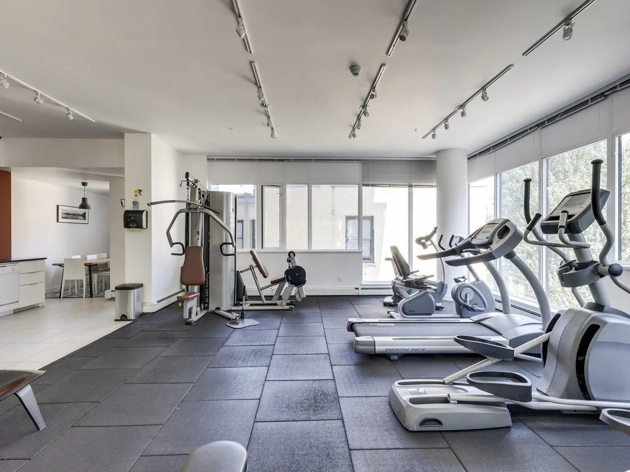 912 1325 Rolston Street