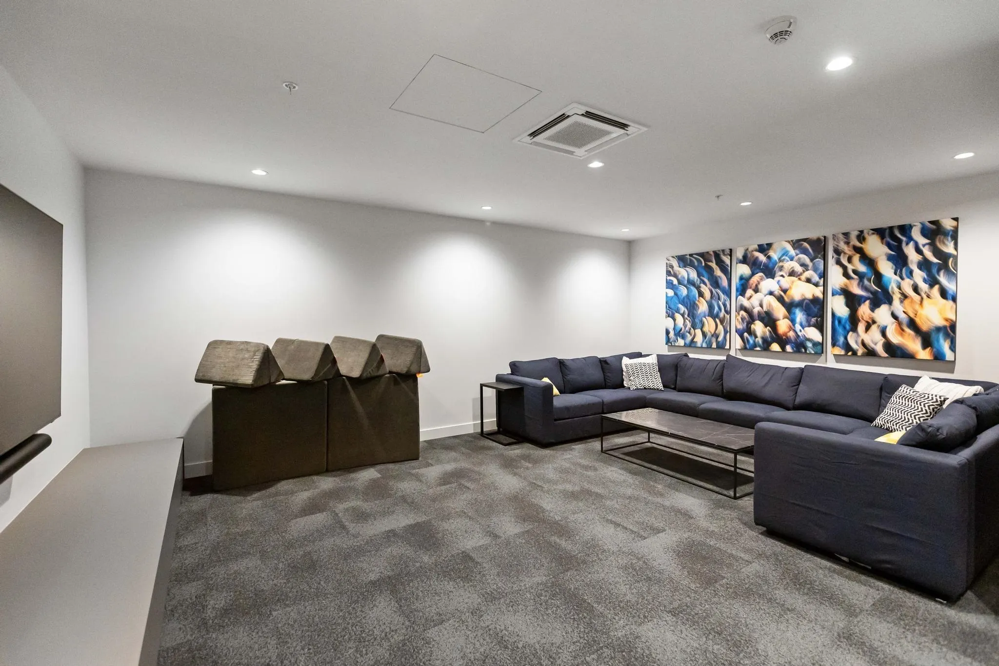 619 55 Klahanie Drive