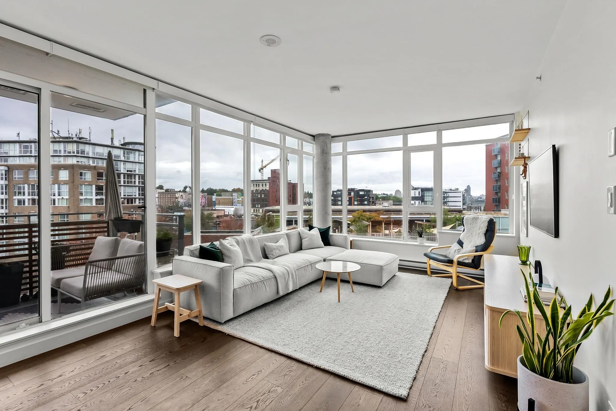 709 2321 Scotia Street