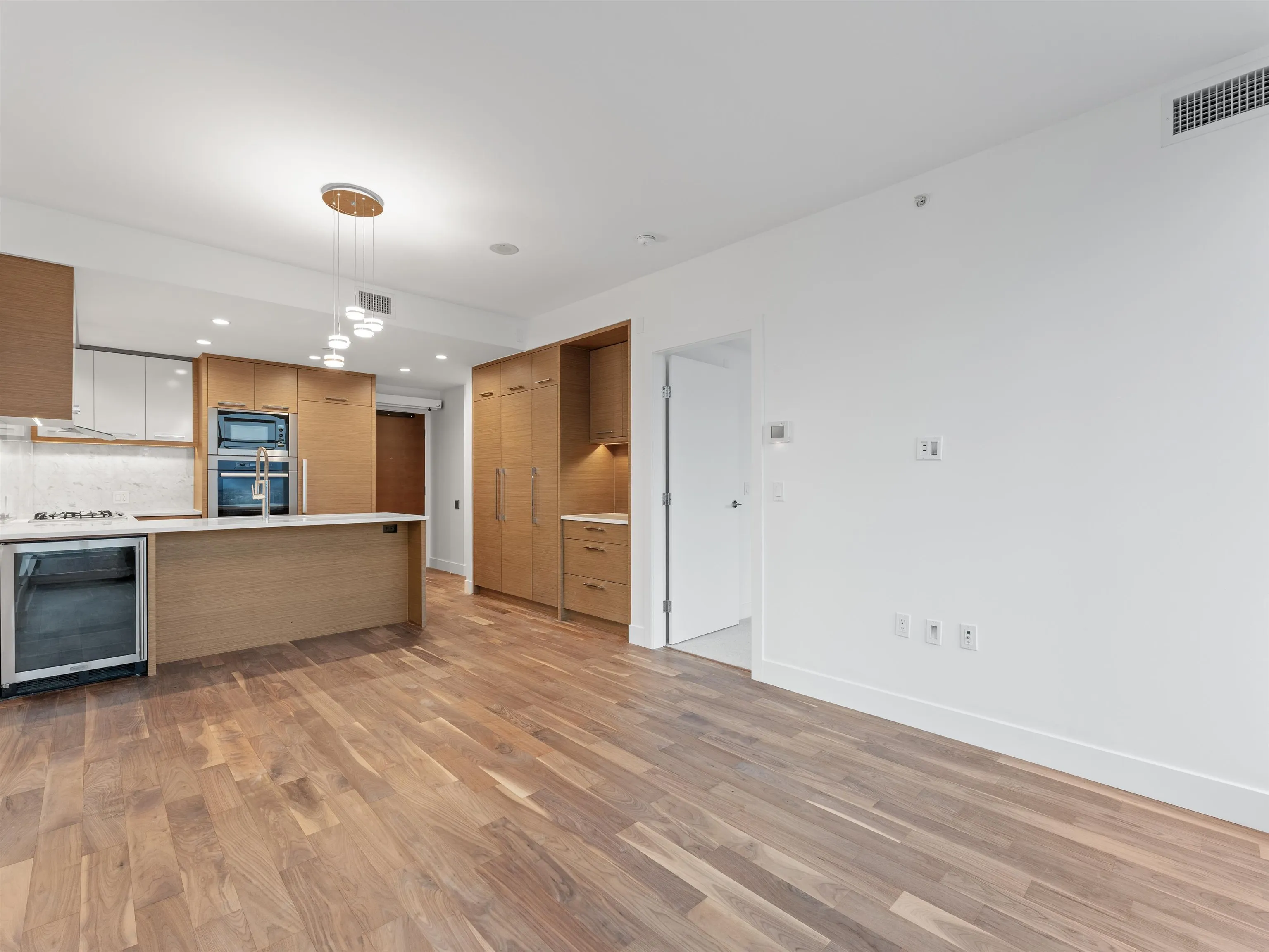 1303 4360 Beresford Street