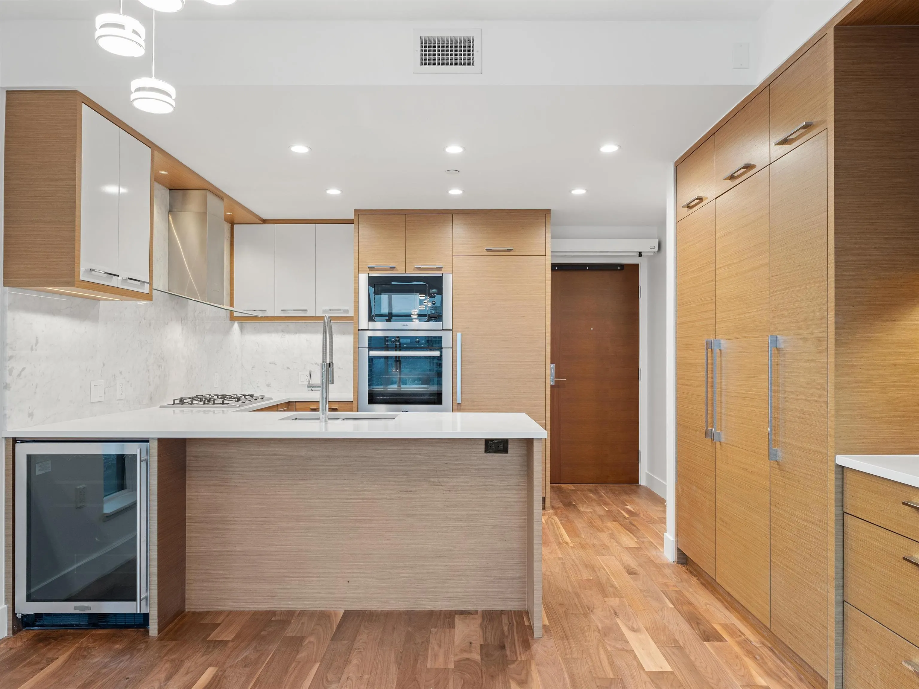 1303 4360 Beresford Street