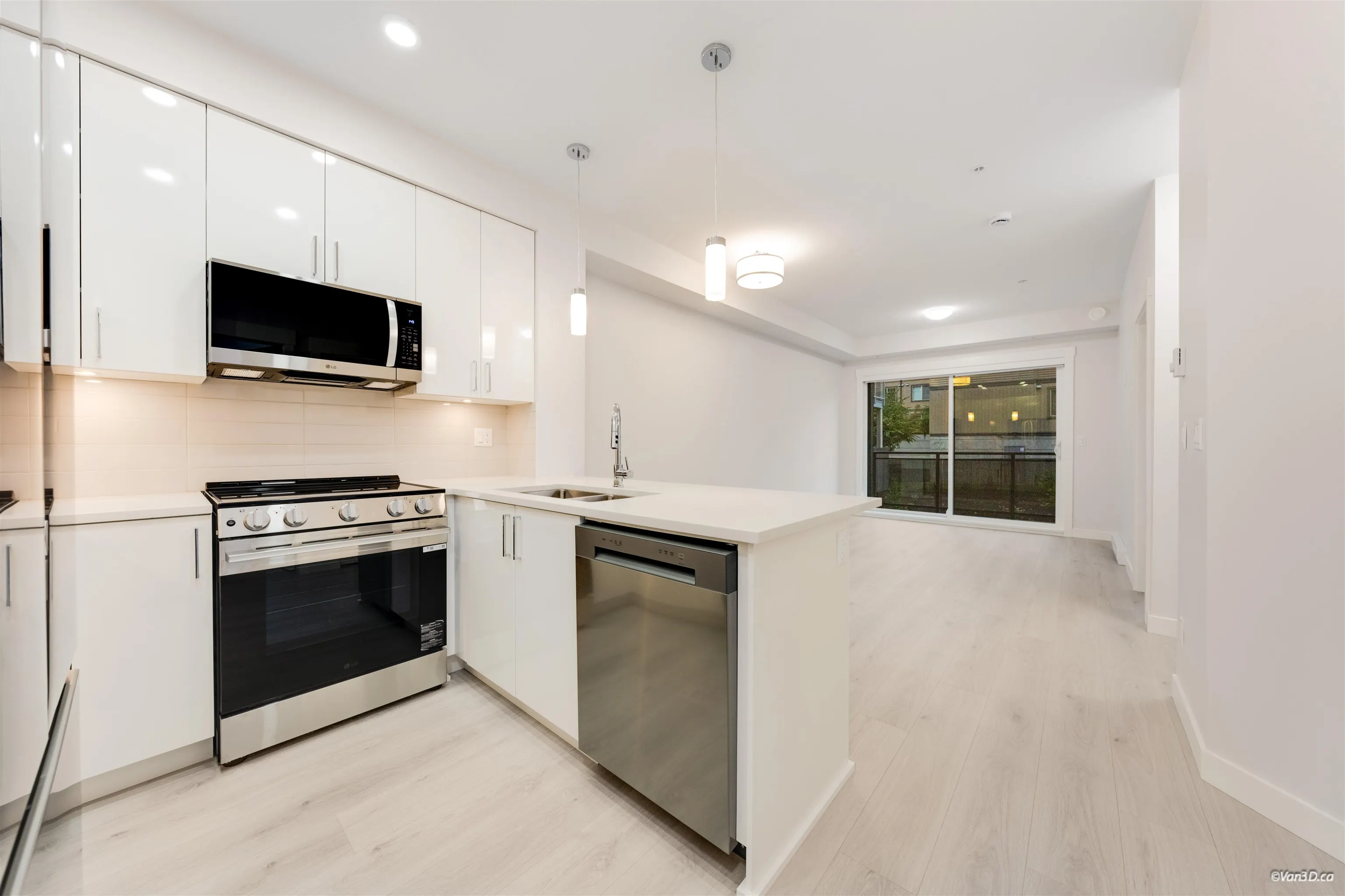 213 33886 Pine Street