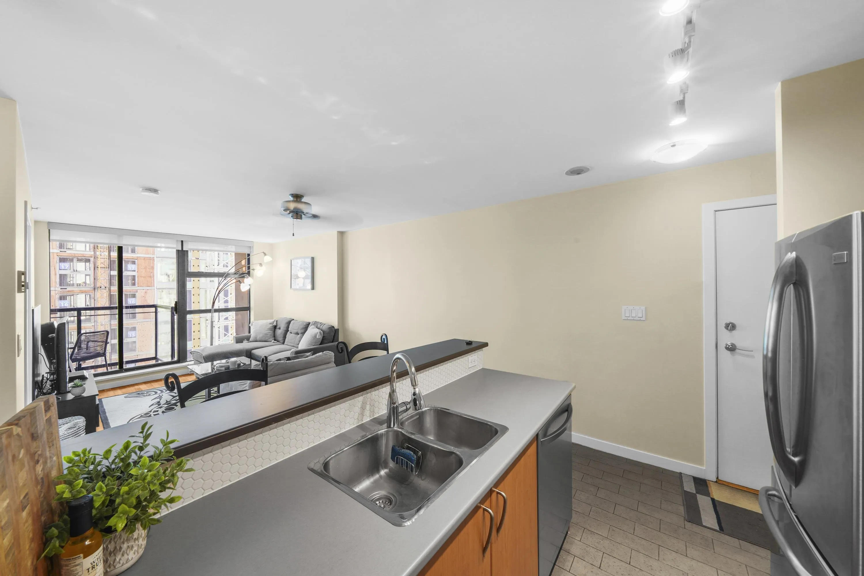 2107 1295 Richards Street