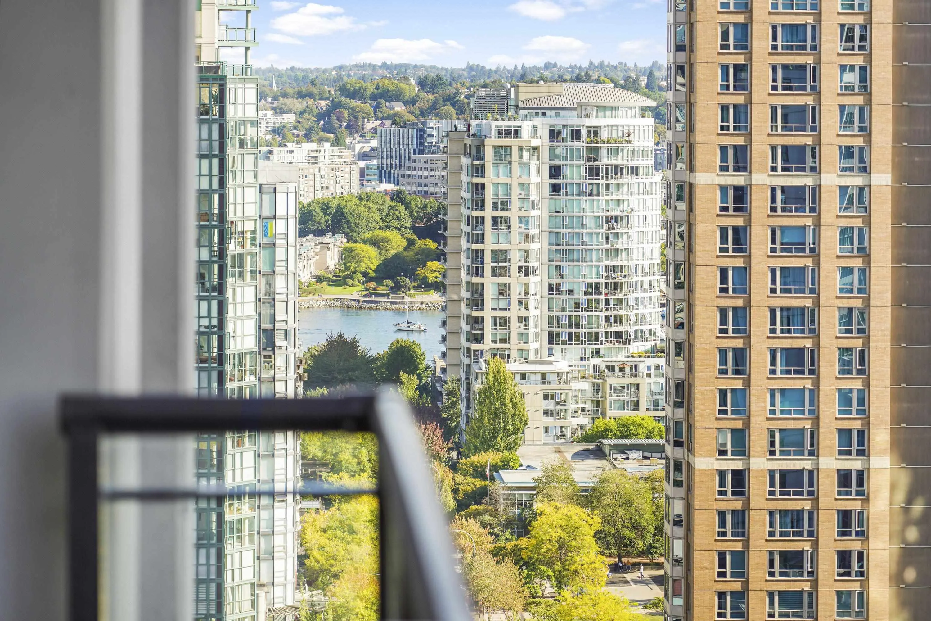 2107 1295 Richards Street