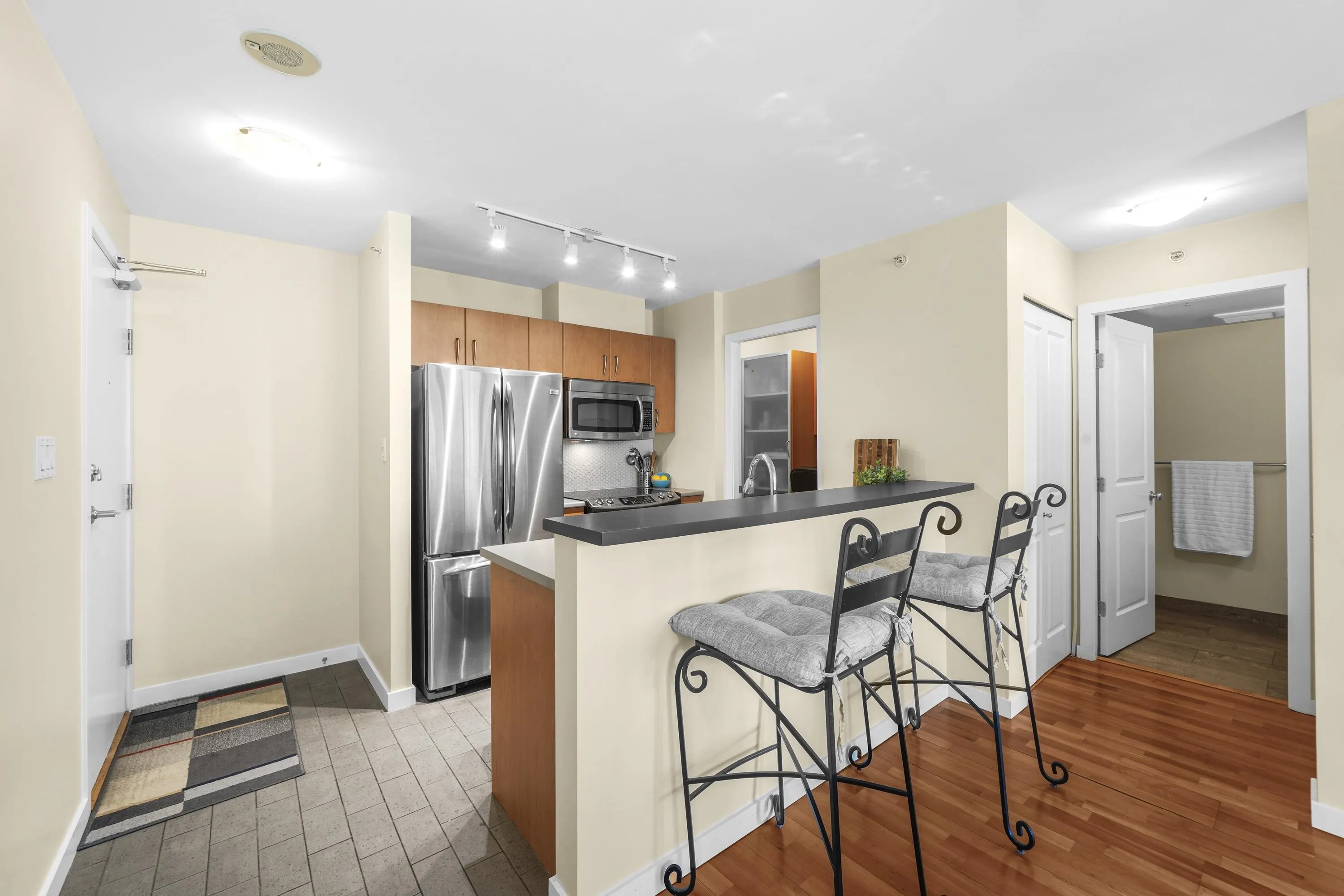 2107 1295 Richards Street