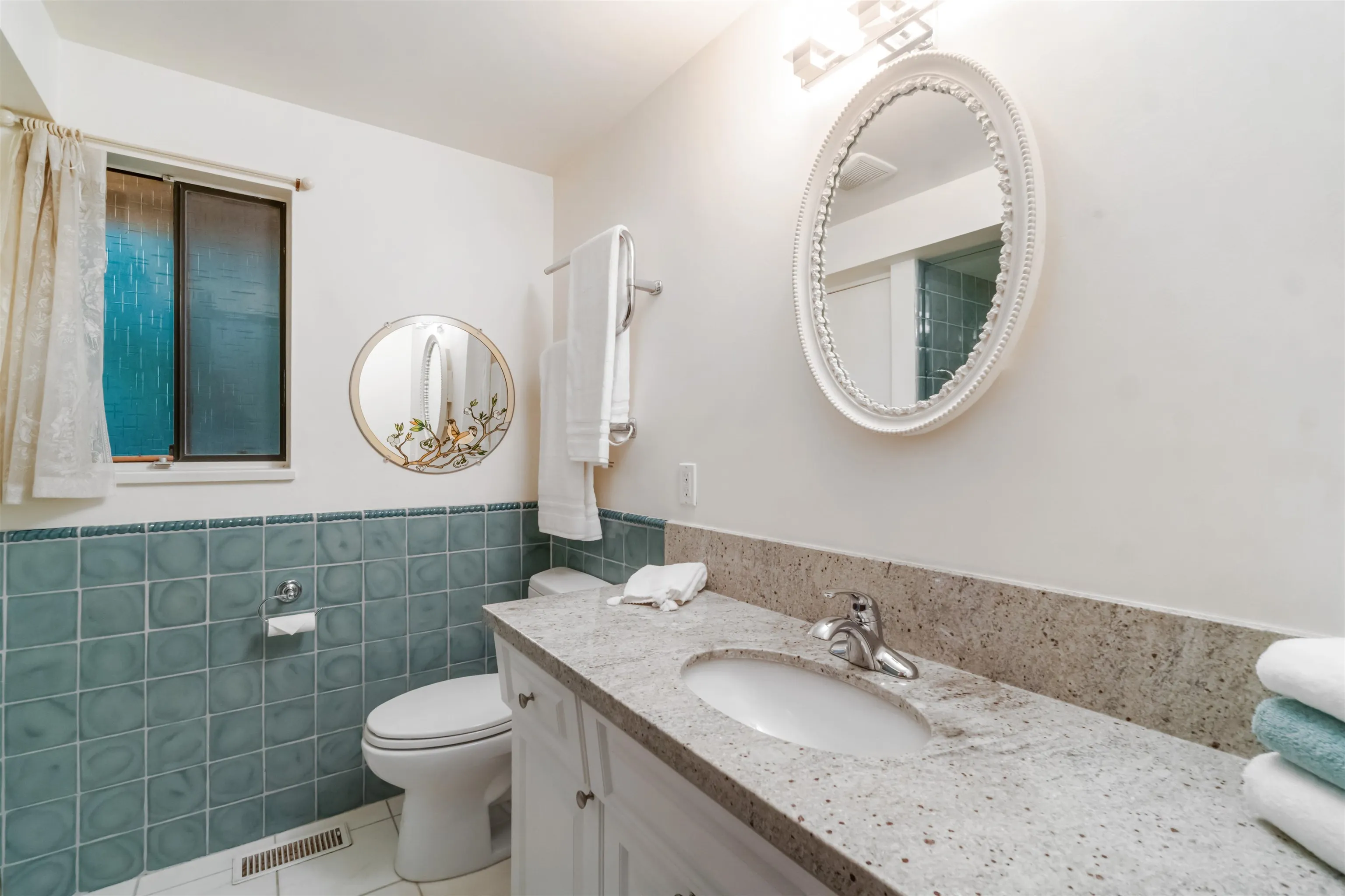 4262 Yuculta Crescent