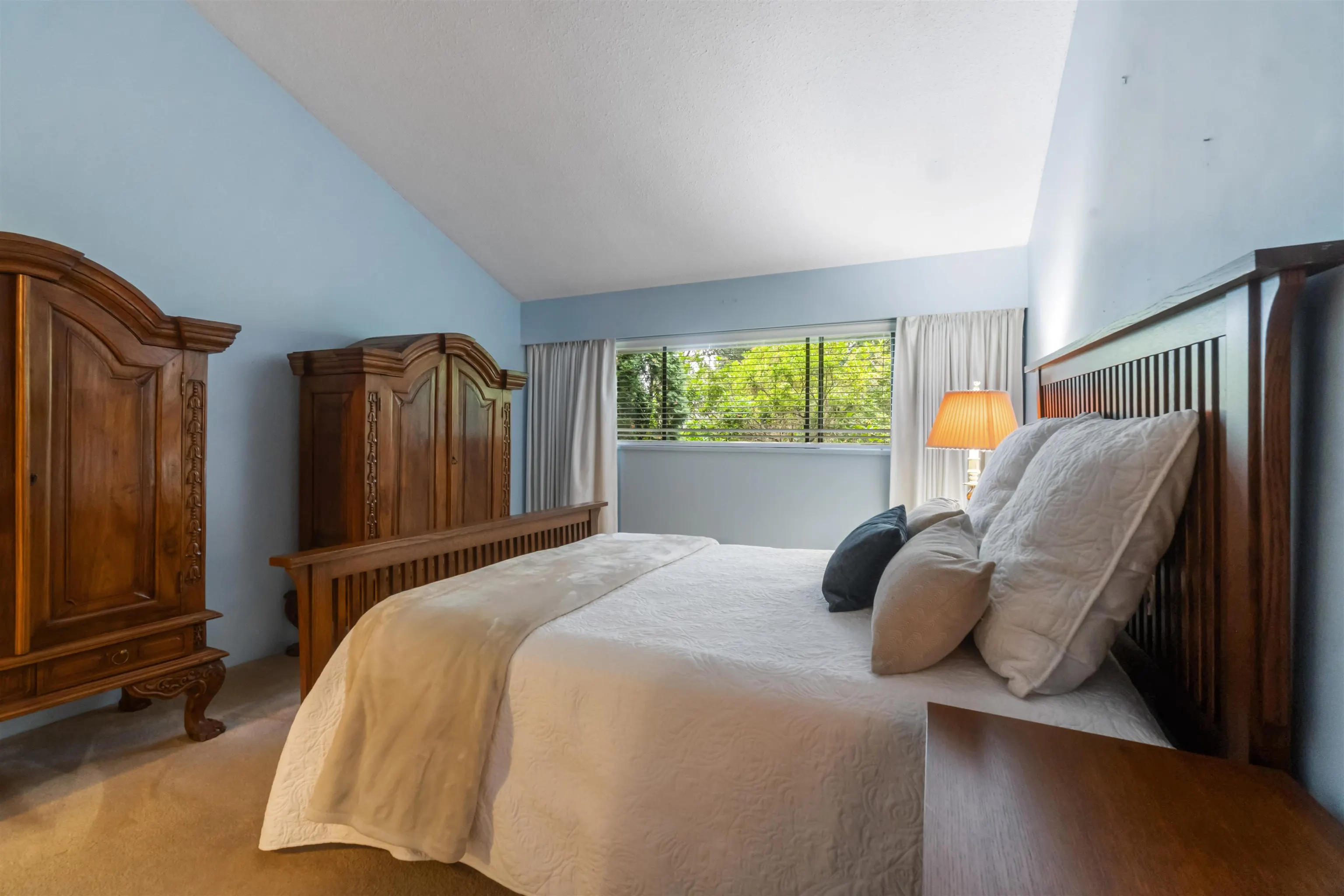 4262 Yuculta Crescent