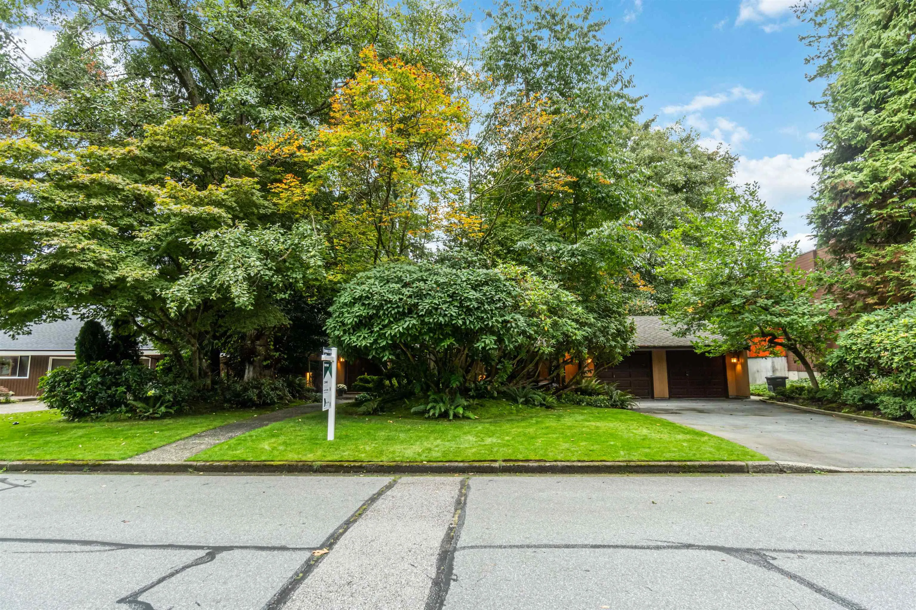 4262 Yuculta Crescent