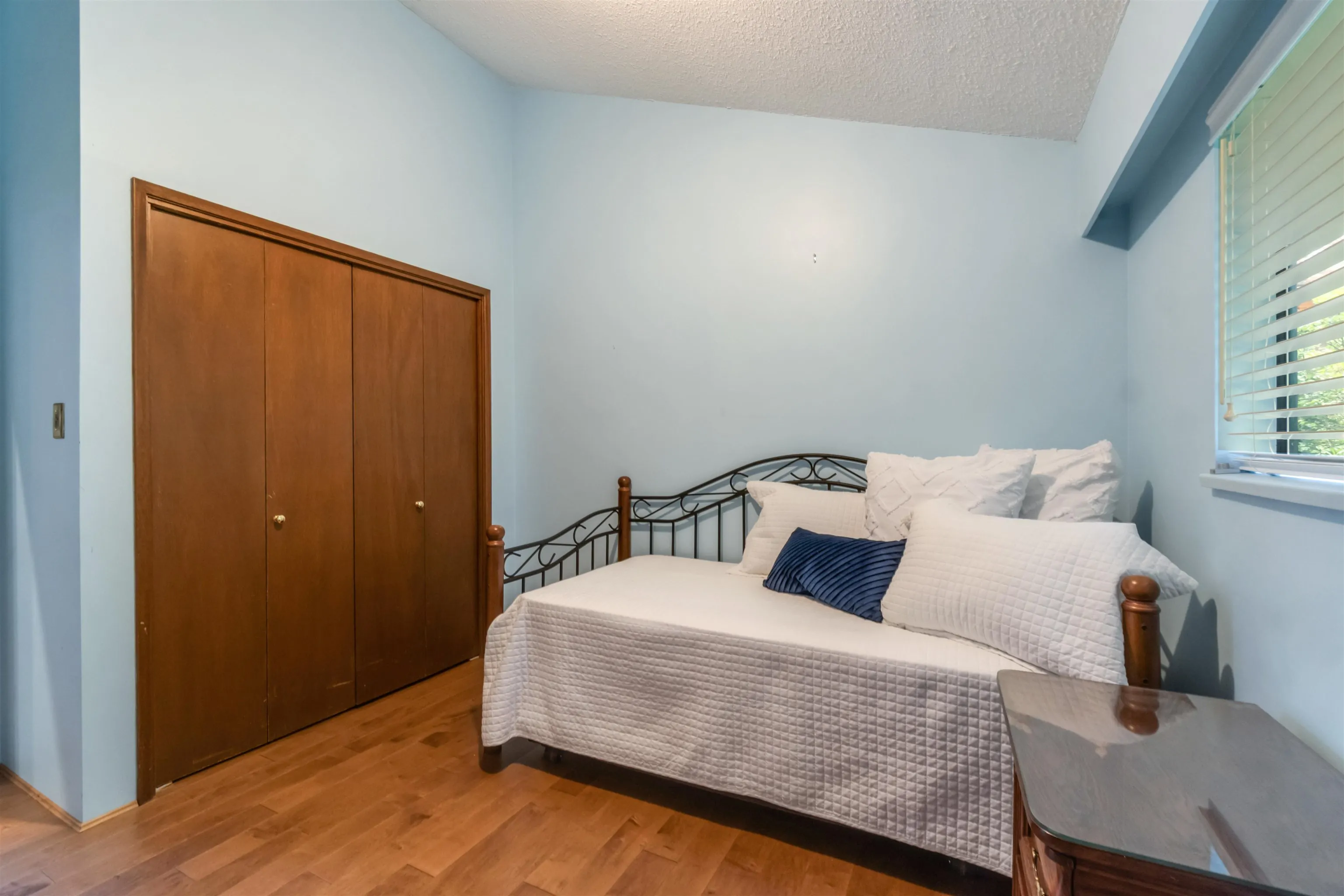 4262 Yuculta Crescent