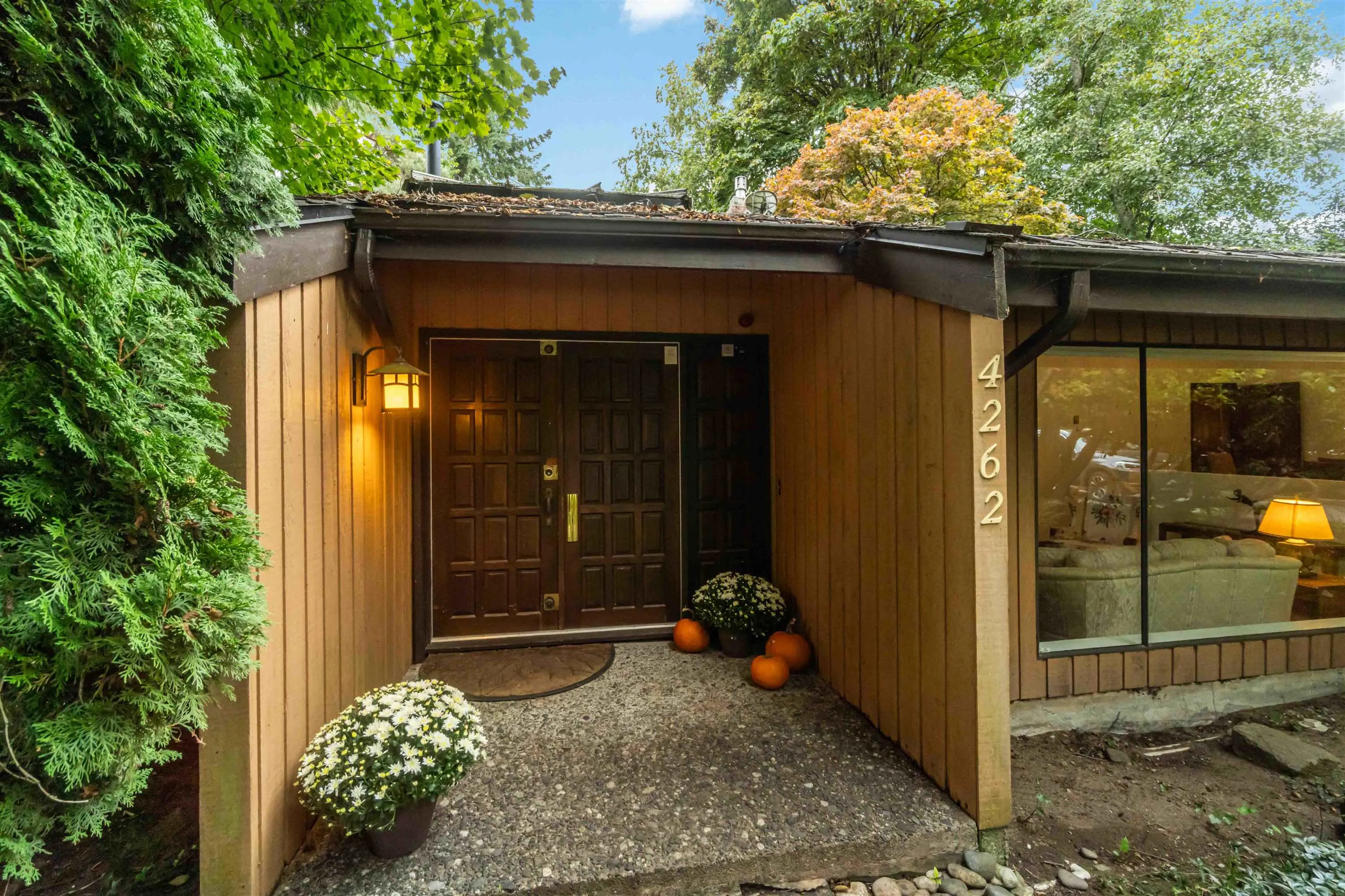 4262 Yuculta Crescent