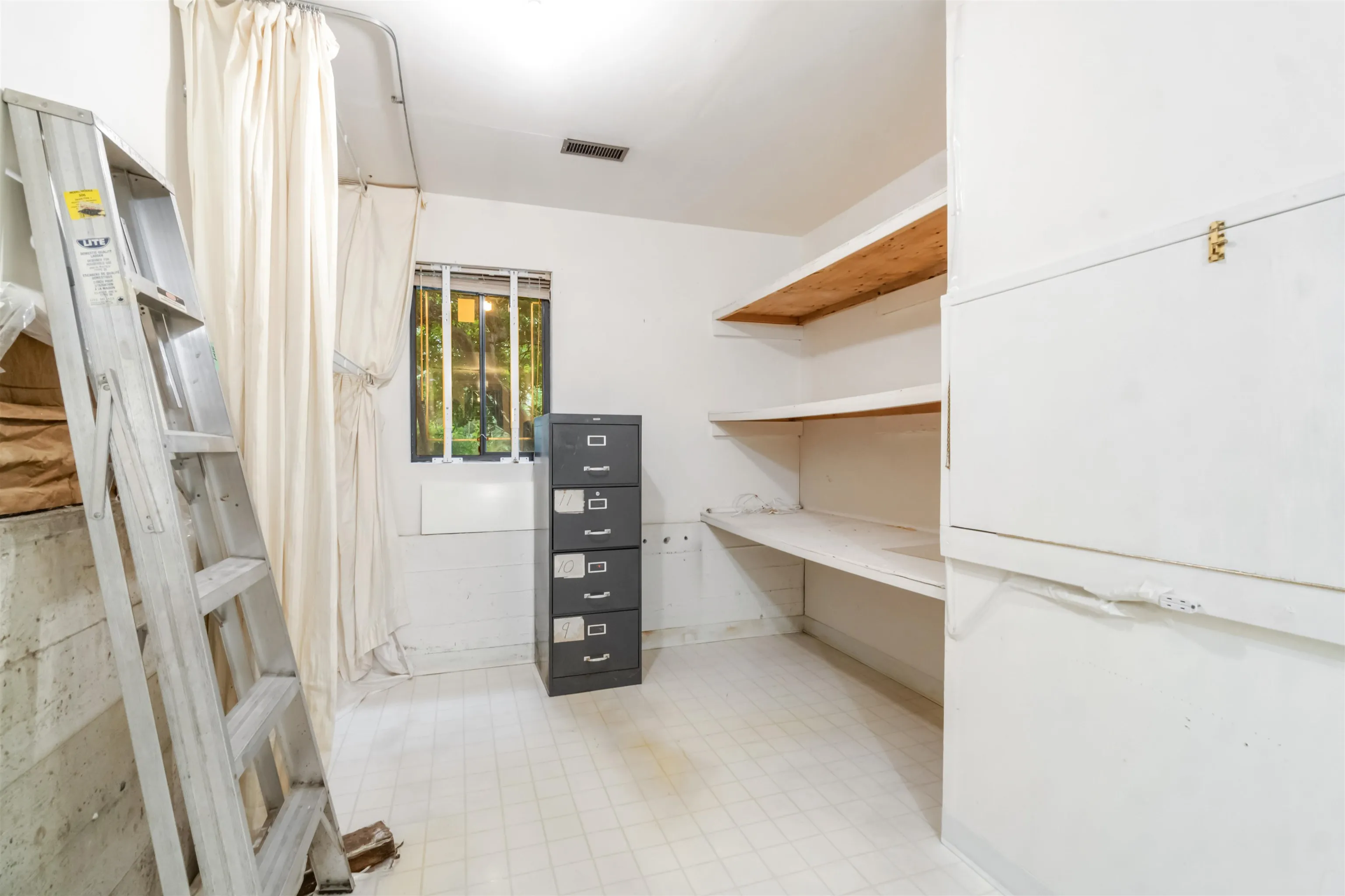 4262 Yuculta Crescent