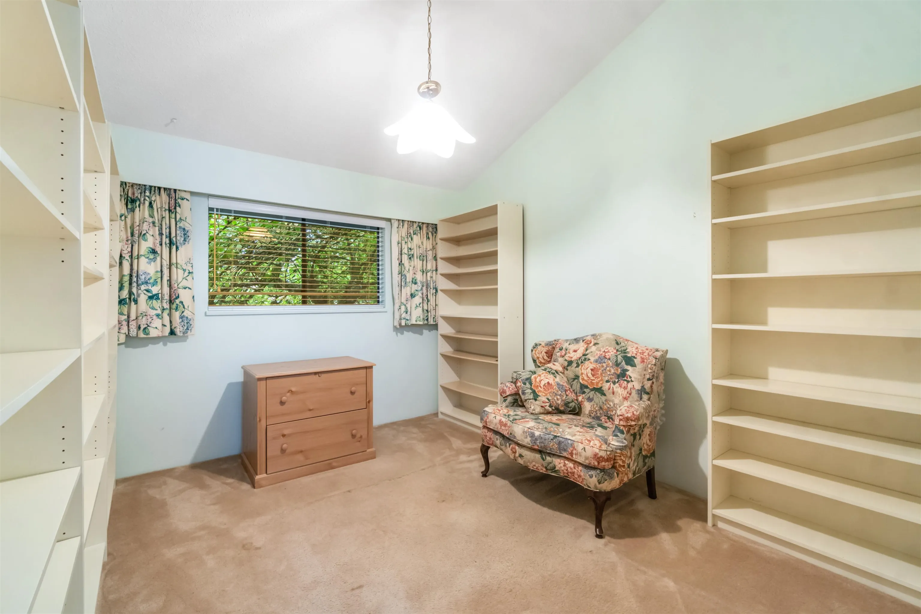 4262 Yuculta Crescent