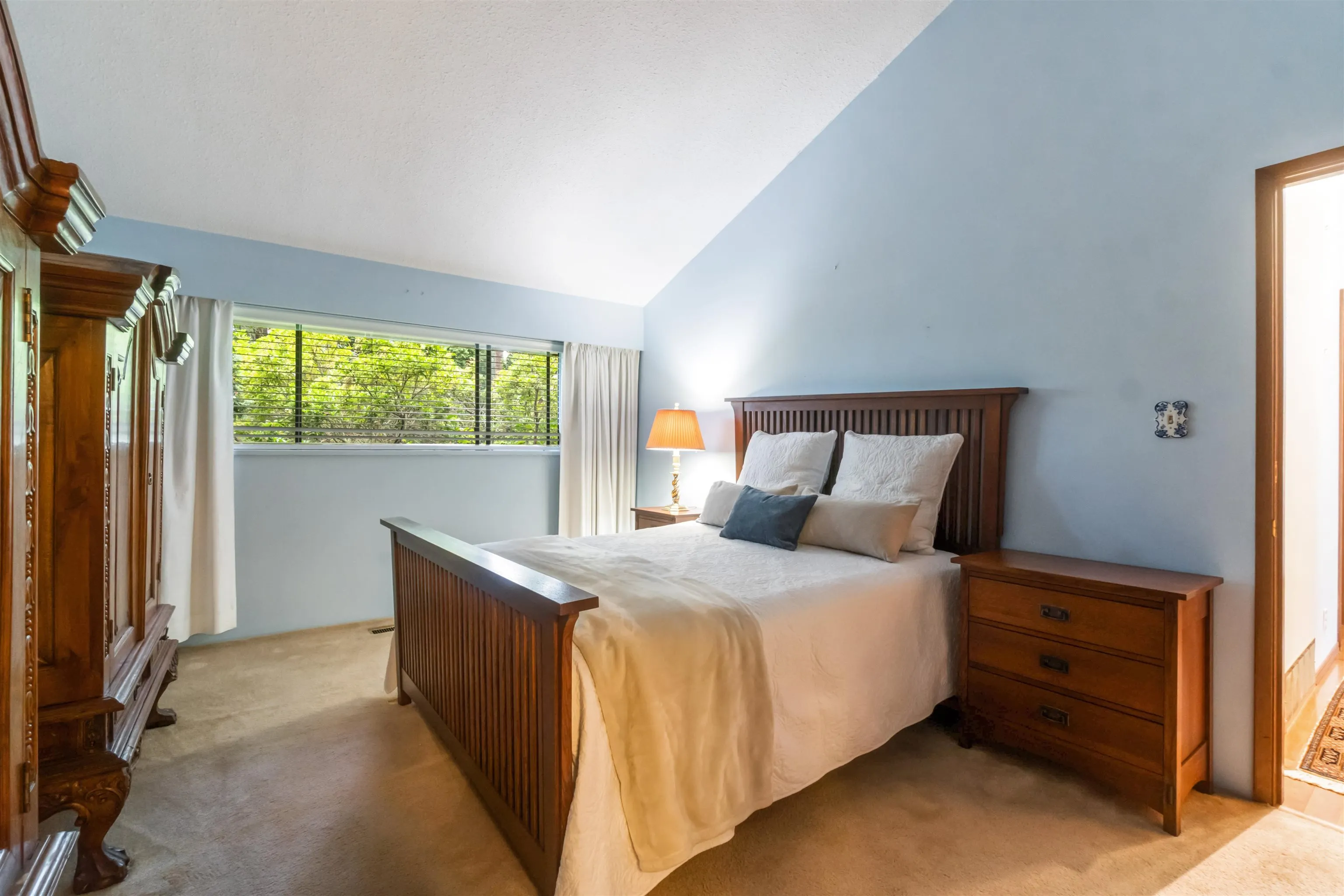 4262 Yuculta Crescent