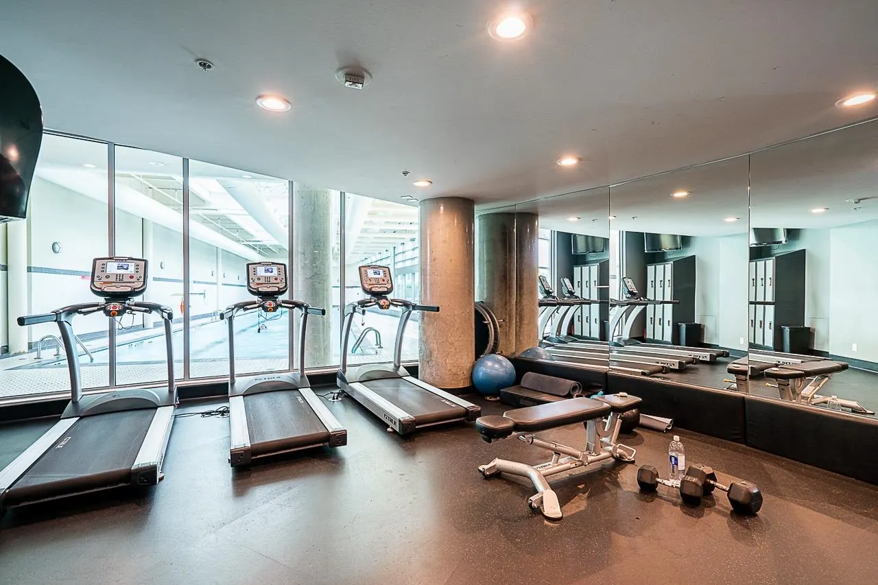 2608 58 Keefer Place