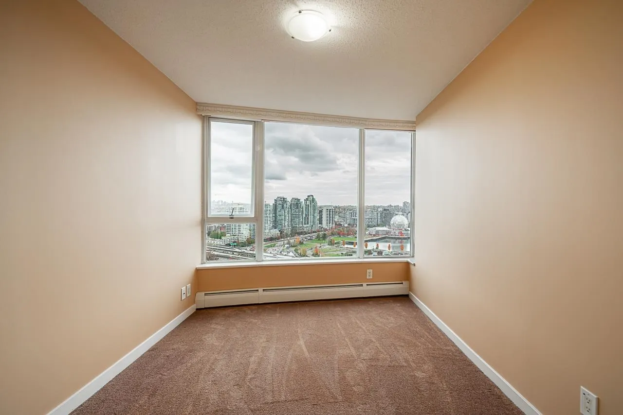 2608 58 Keefer Place