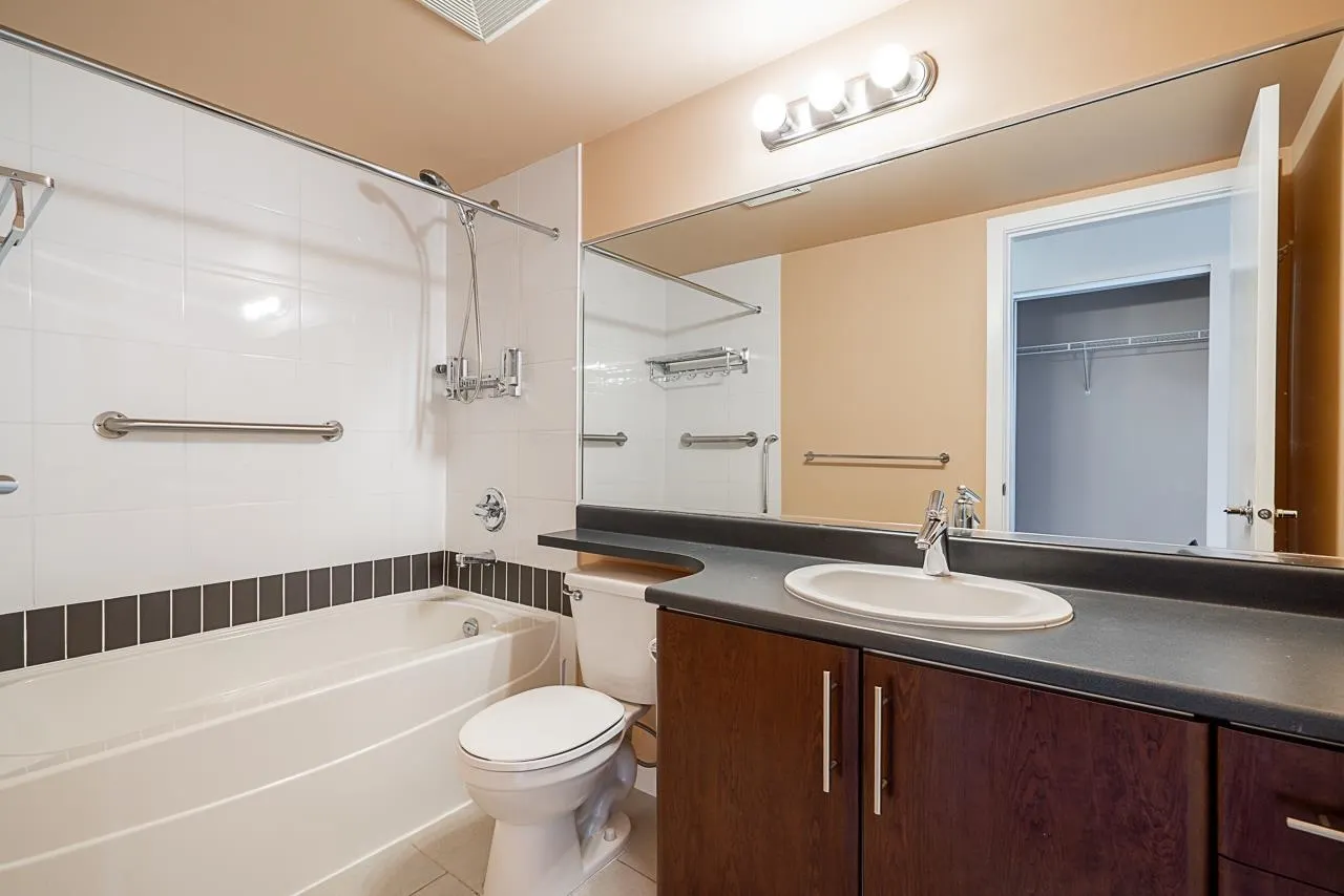 2608 58 Keefer Place