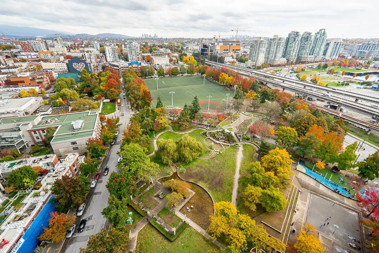 2608 58 Keefer Place