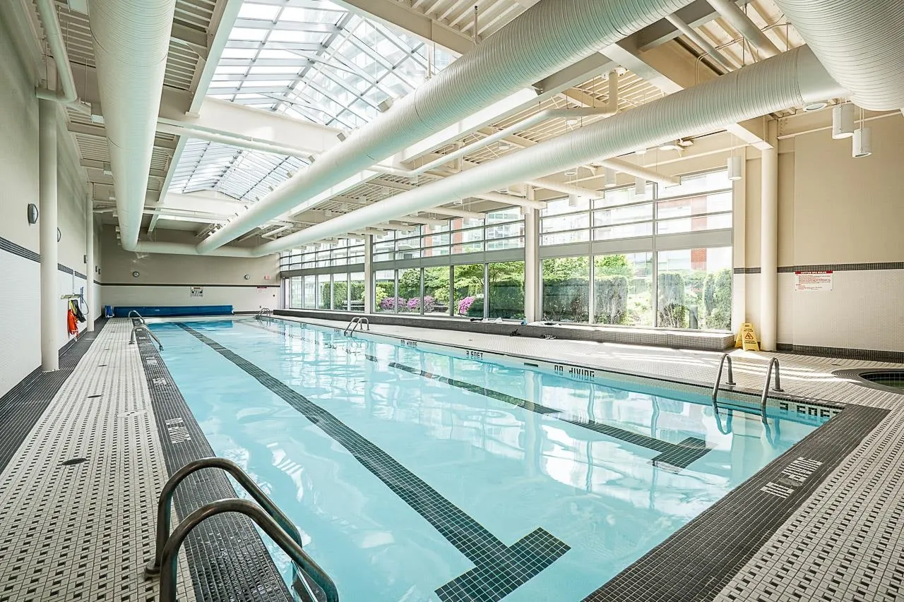 2608 58 Keefer Place