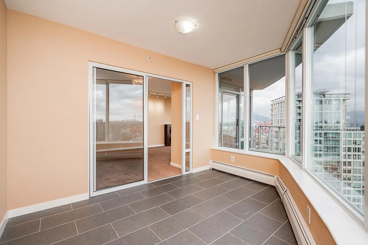 2608 58 Keefer Place