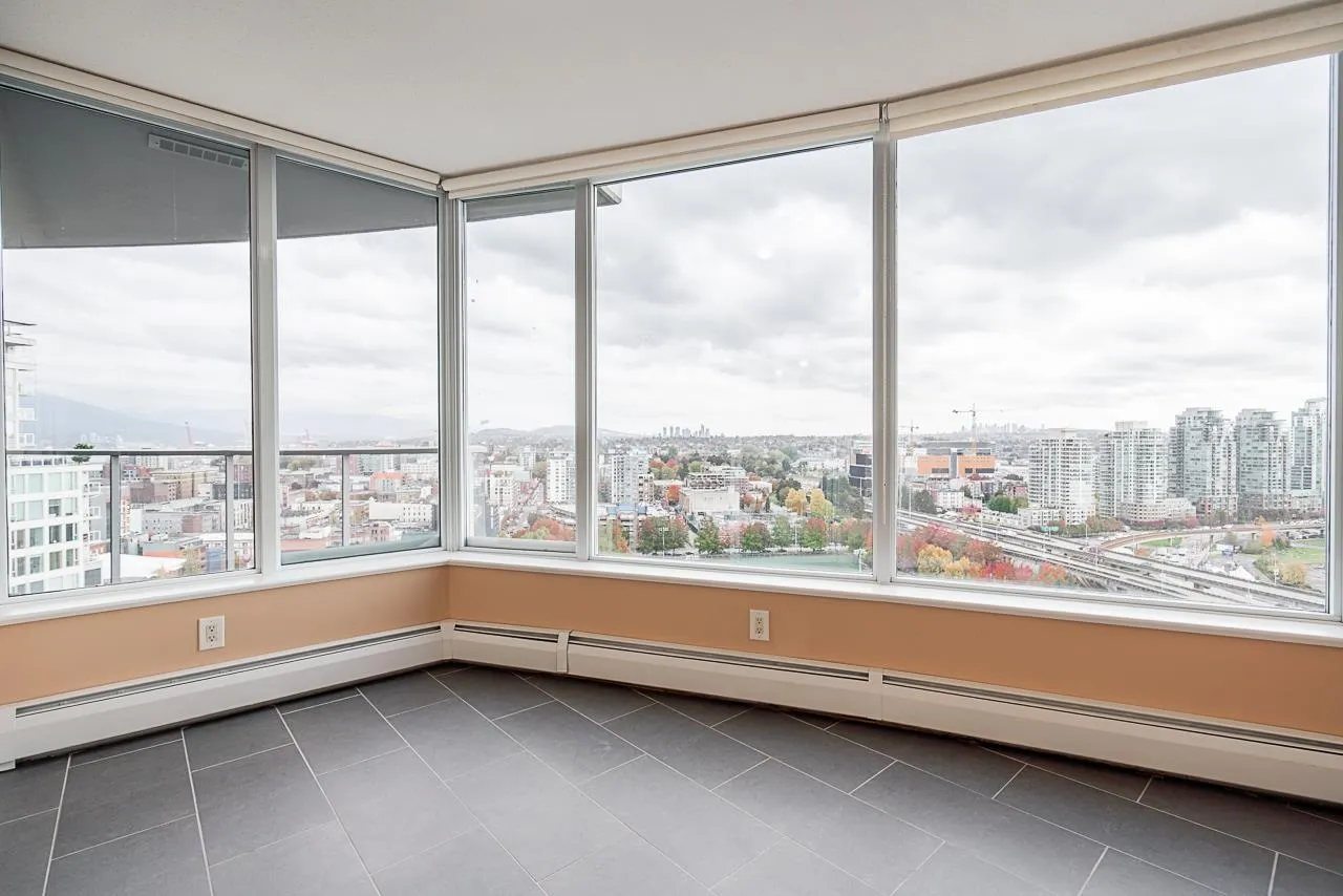 2608 58 Keefer Place