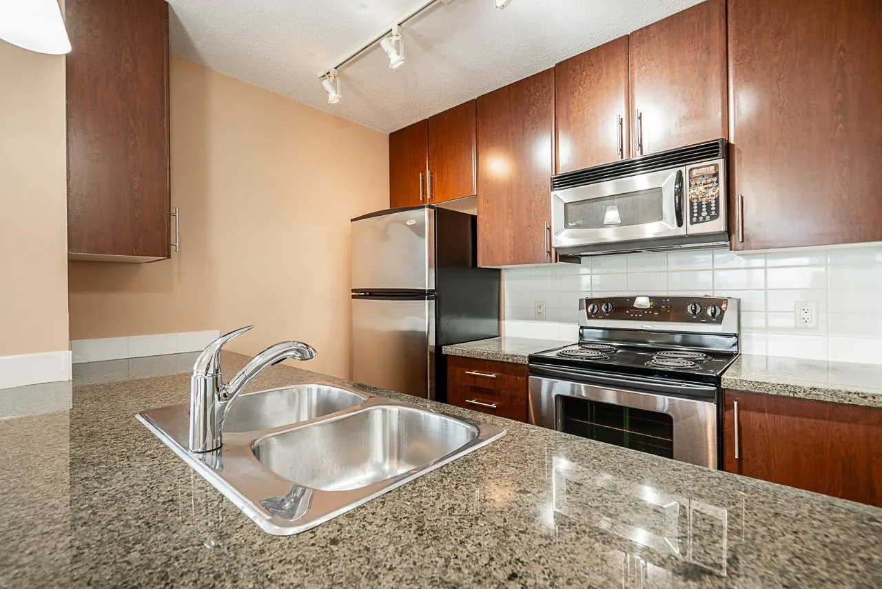 2608 58 Keefer Place