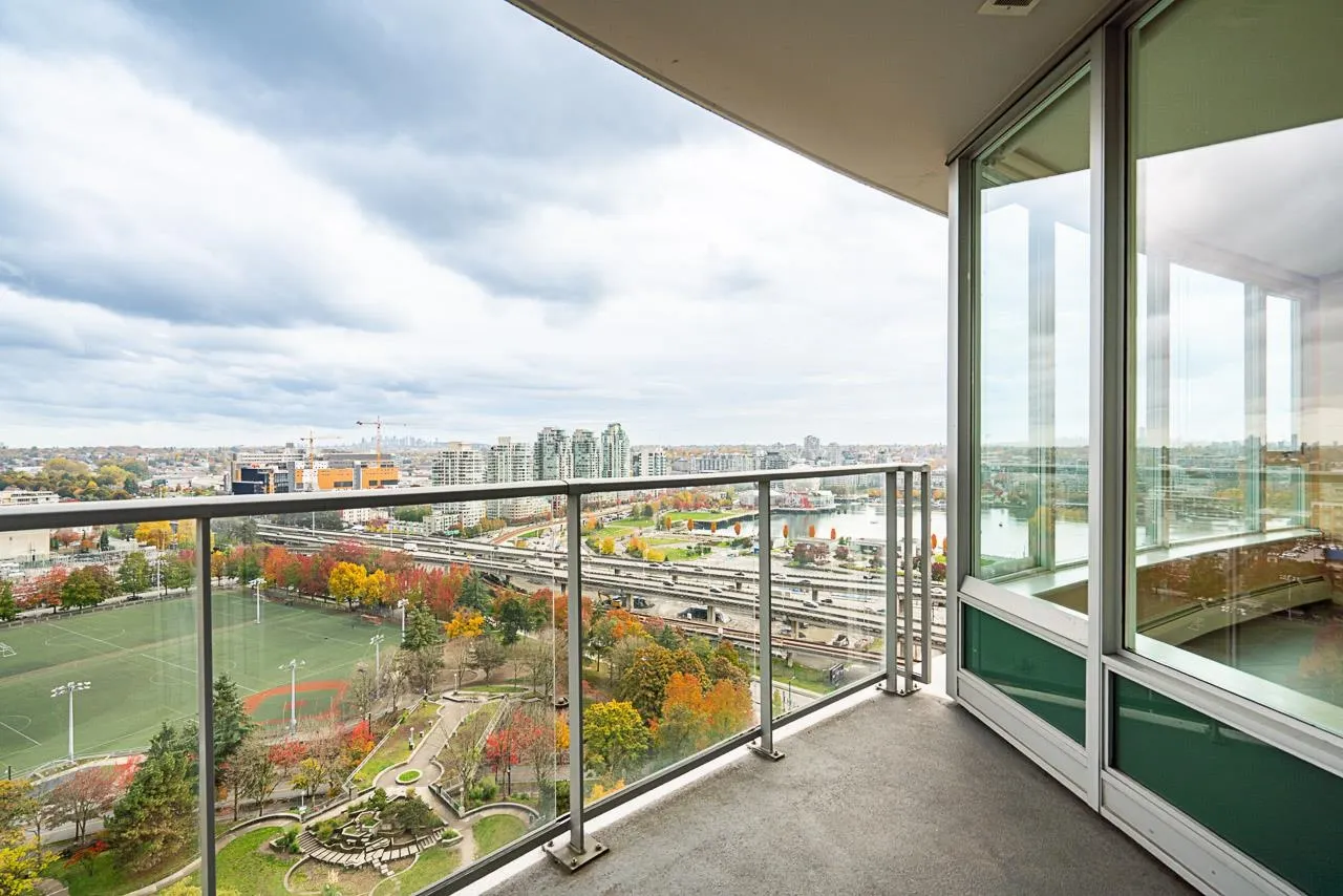 2608 58 Keefer Place