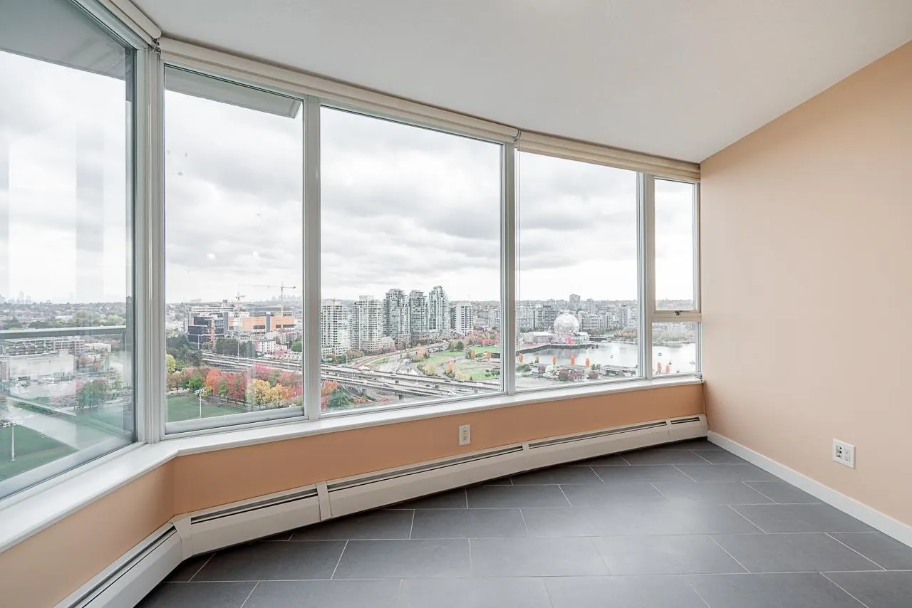 2608 58 Keefer Place