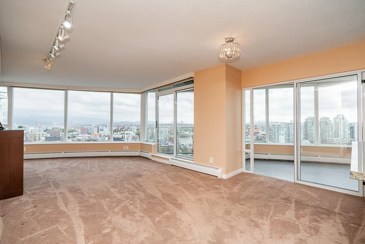 2608 58 Keefer Place