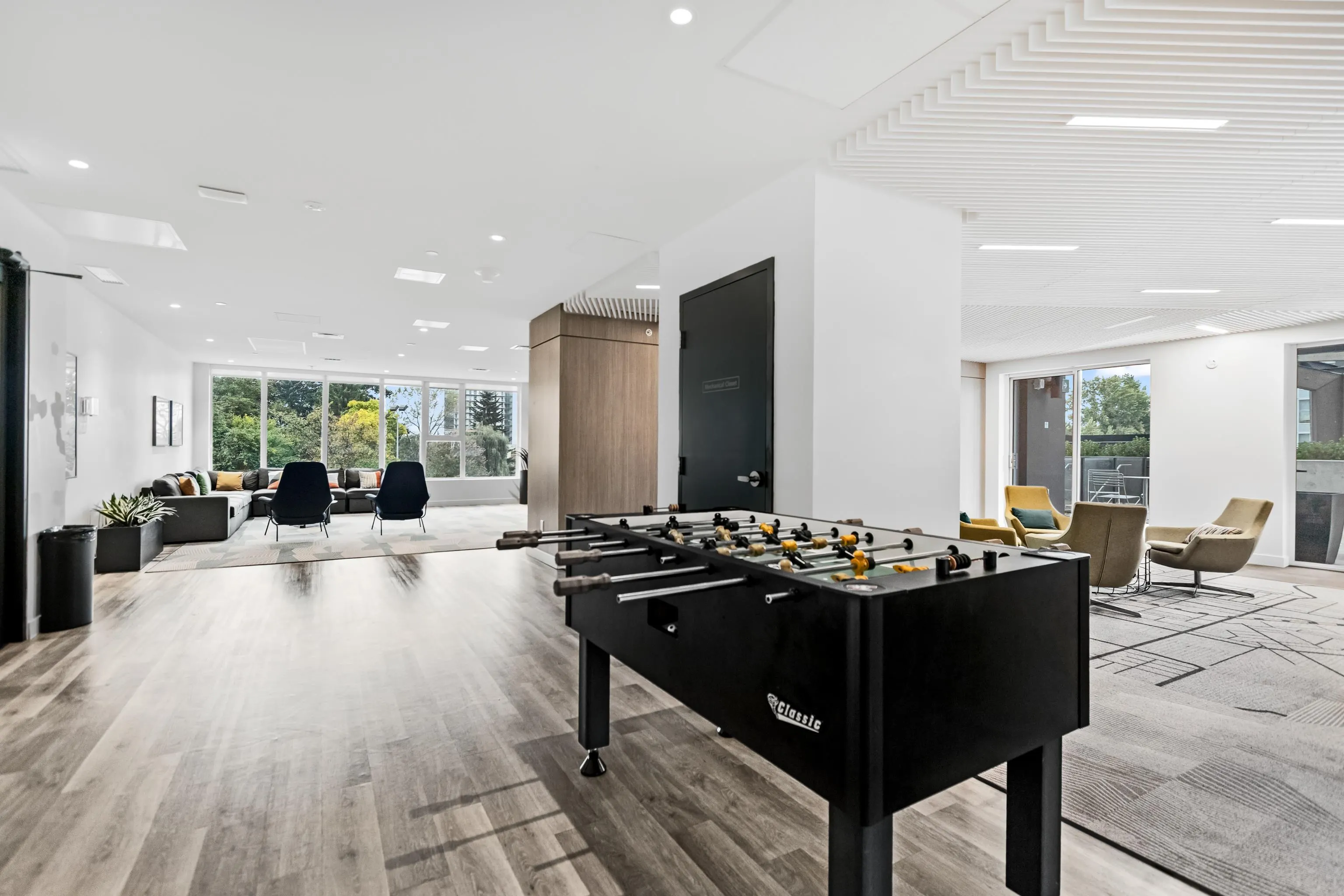 2406 13655 Fraser Highway