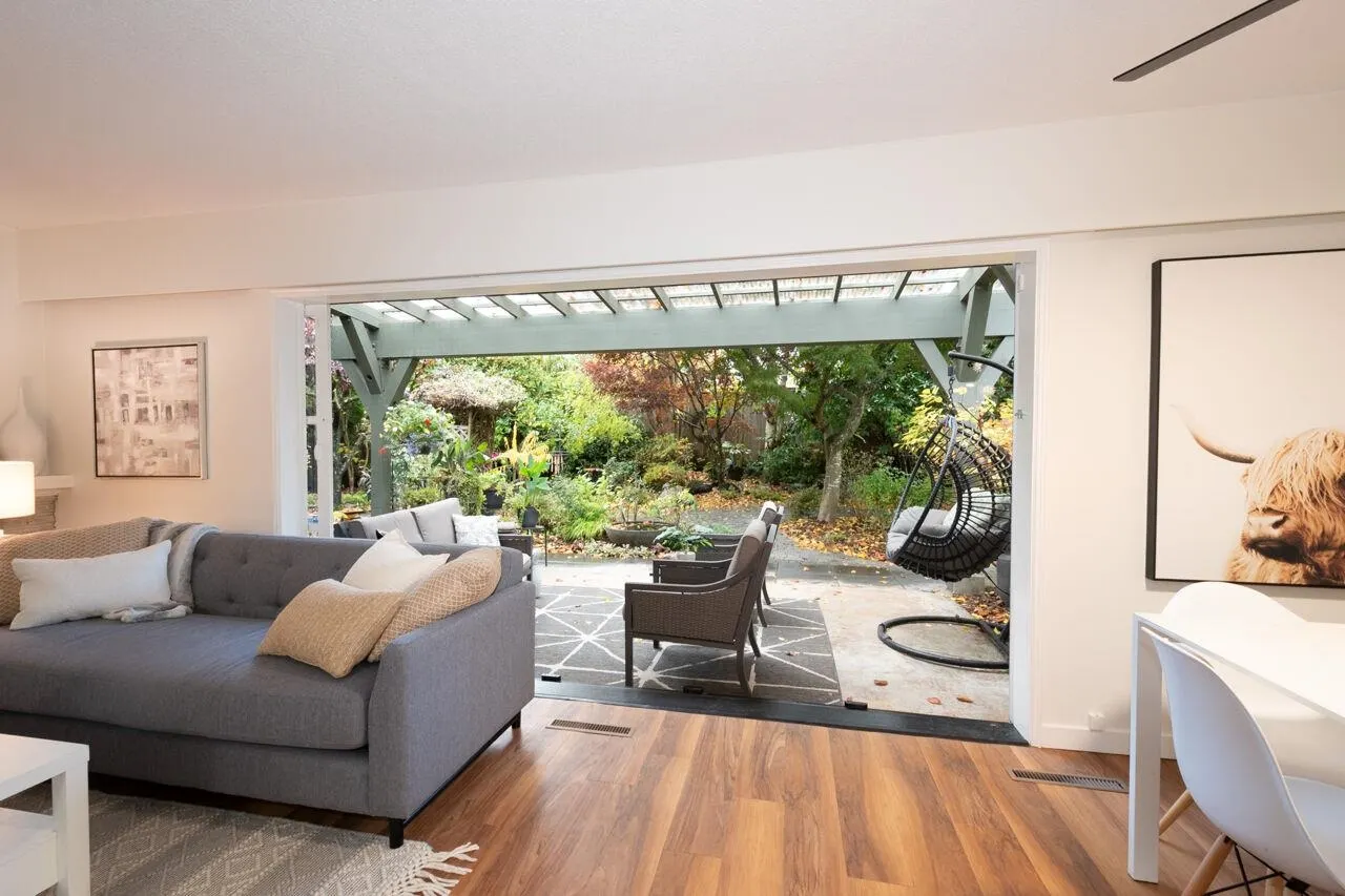 1132 Maplewood Crescent