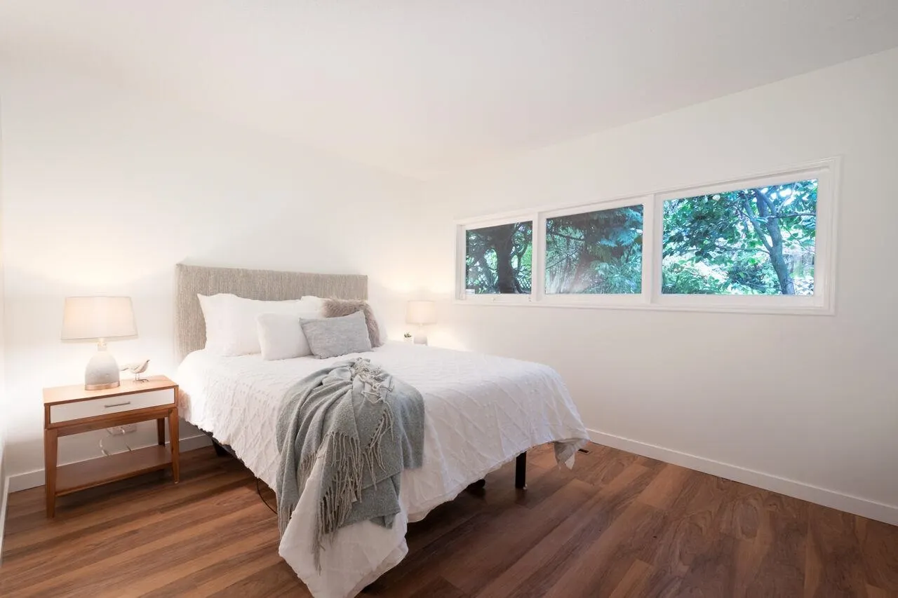 1132 Maplewood Crescent