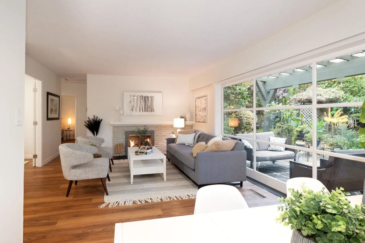 1132 Maplewood Crescent