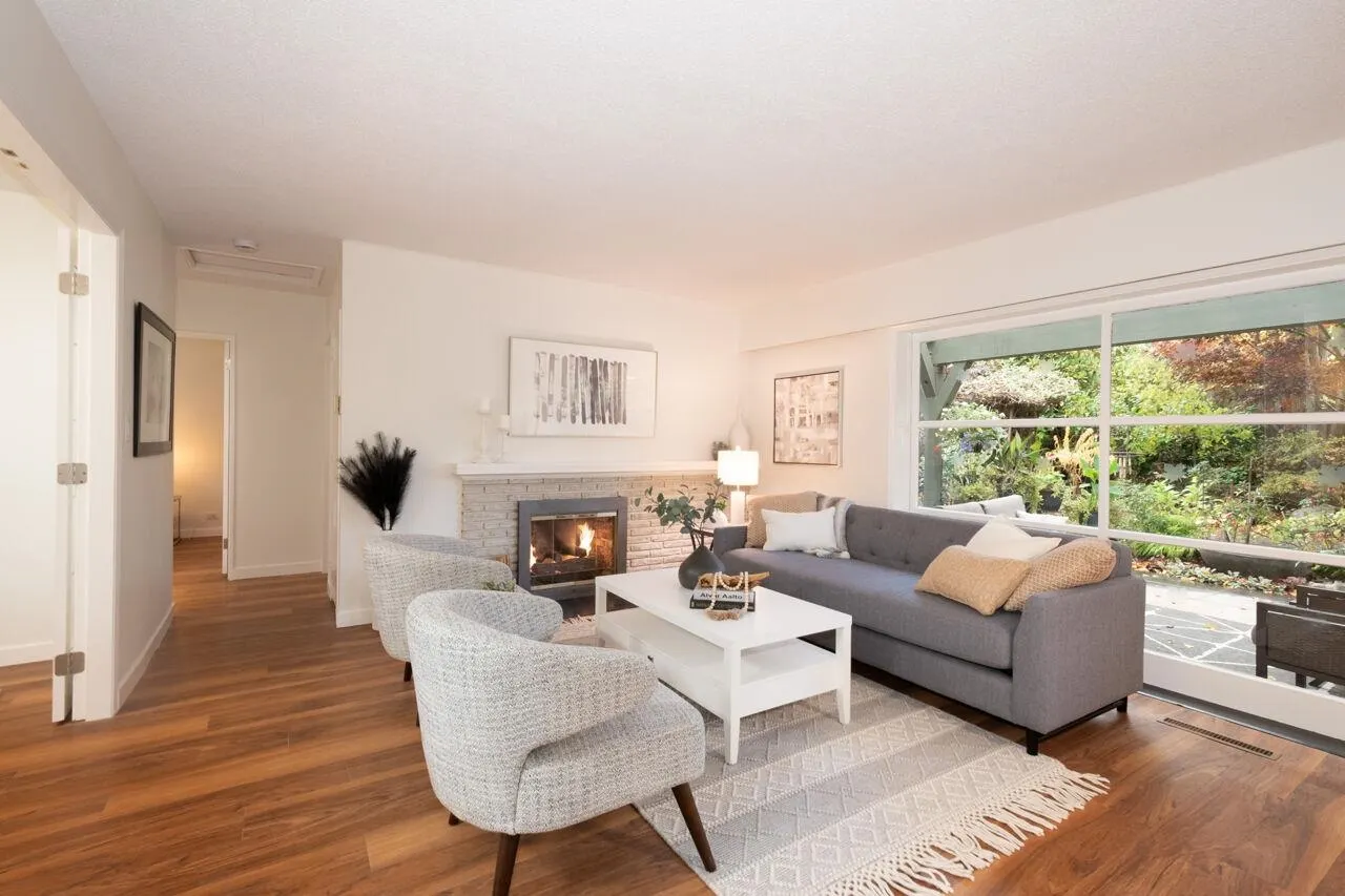 1132 Maplewood Crescent