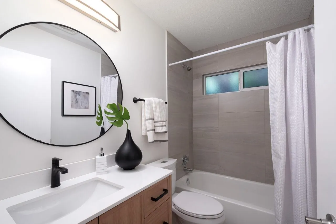 1132 Maplewood Crescent