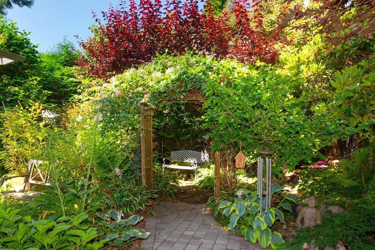 1132 Maplewood Crescent