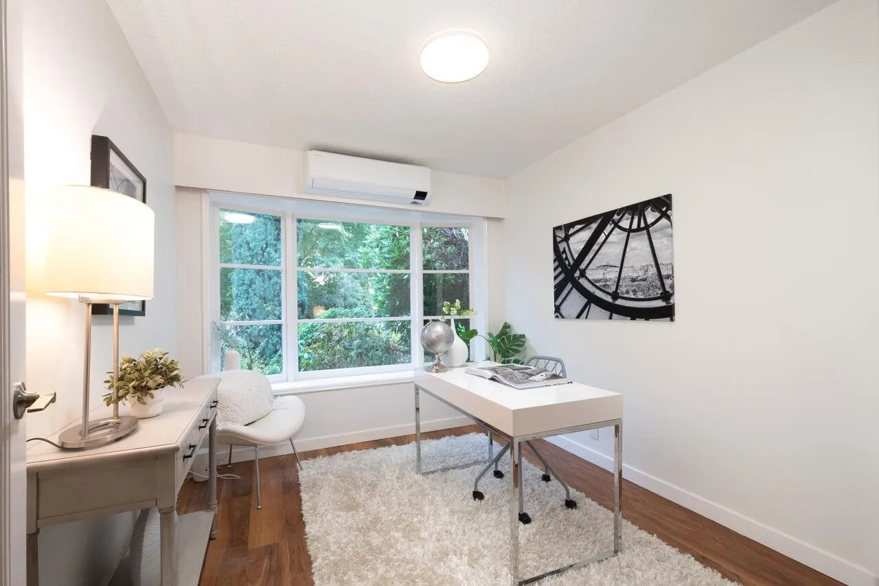 1132 Maplewood Crescent