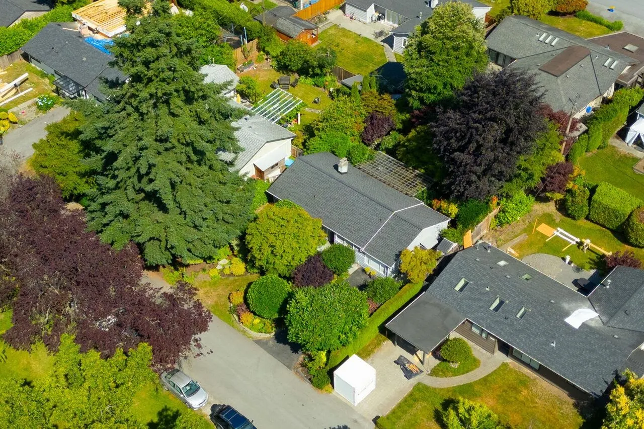 1132 Maplewood Crescent