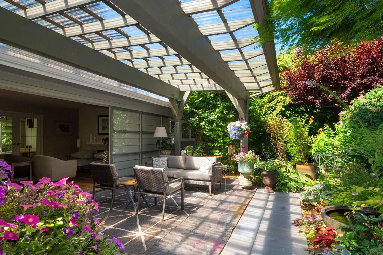 1132 Maplewood Crescent