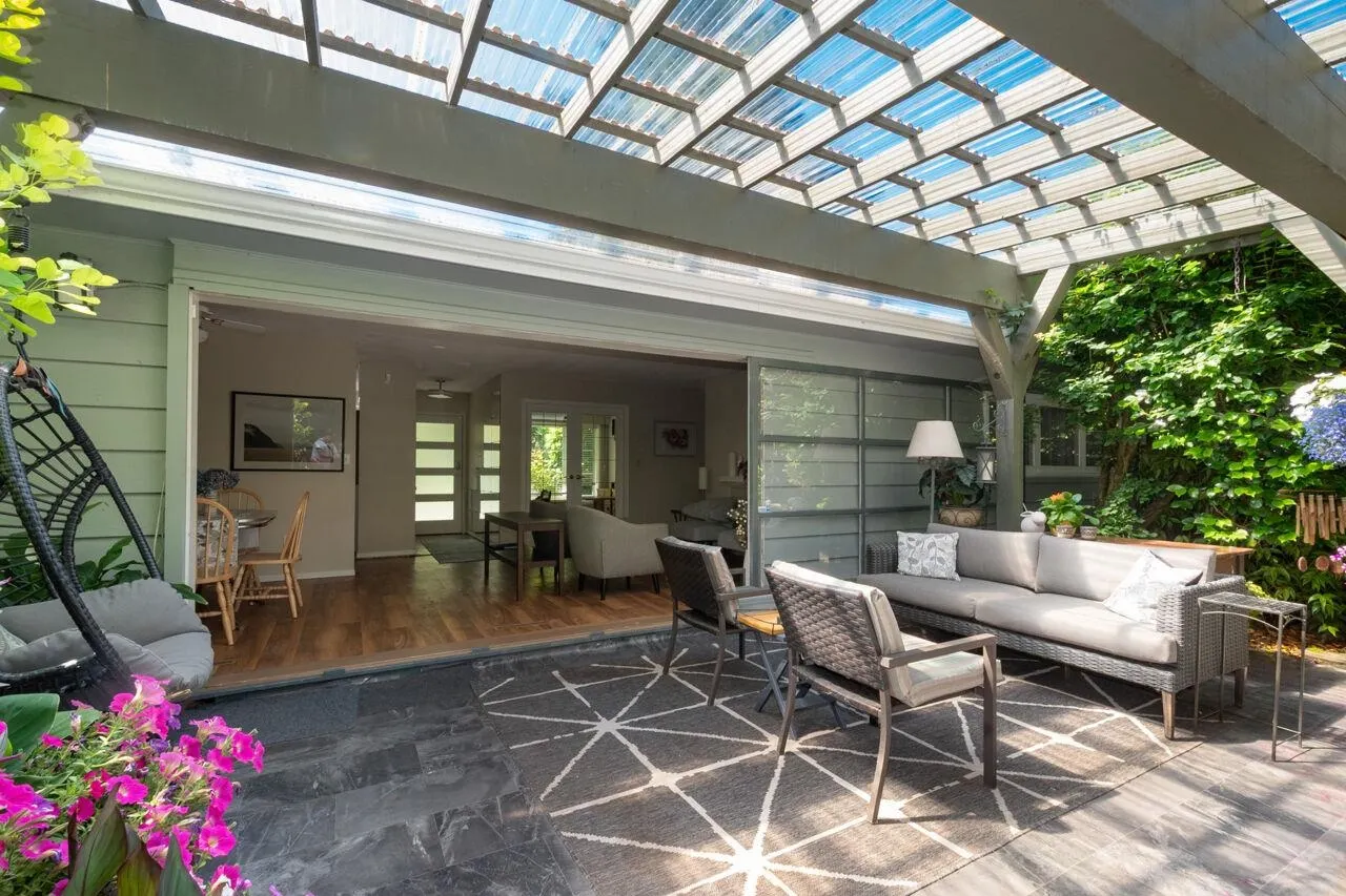 1132 Maplewood Crescent