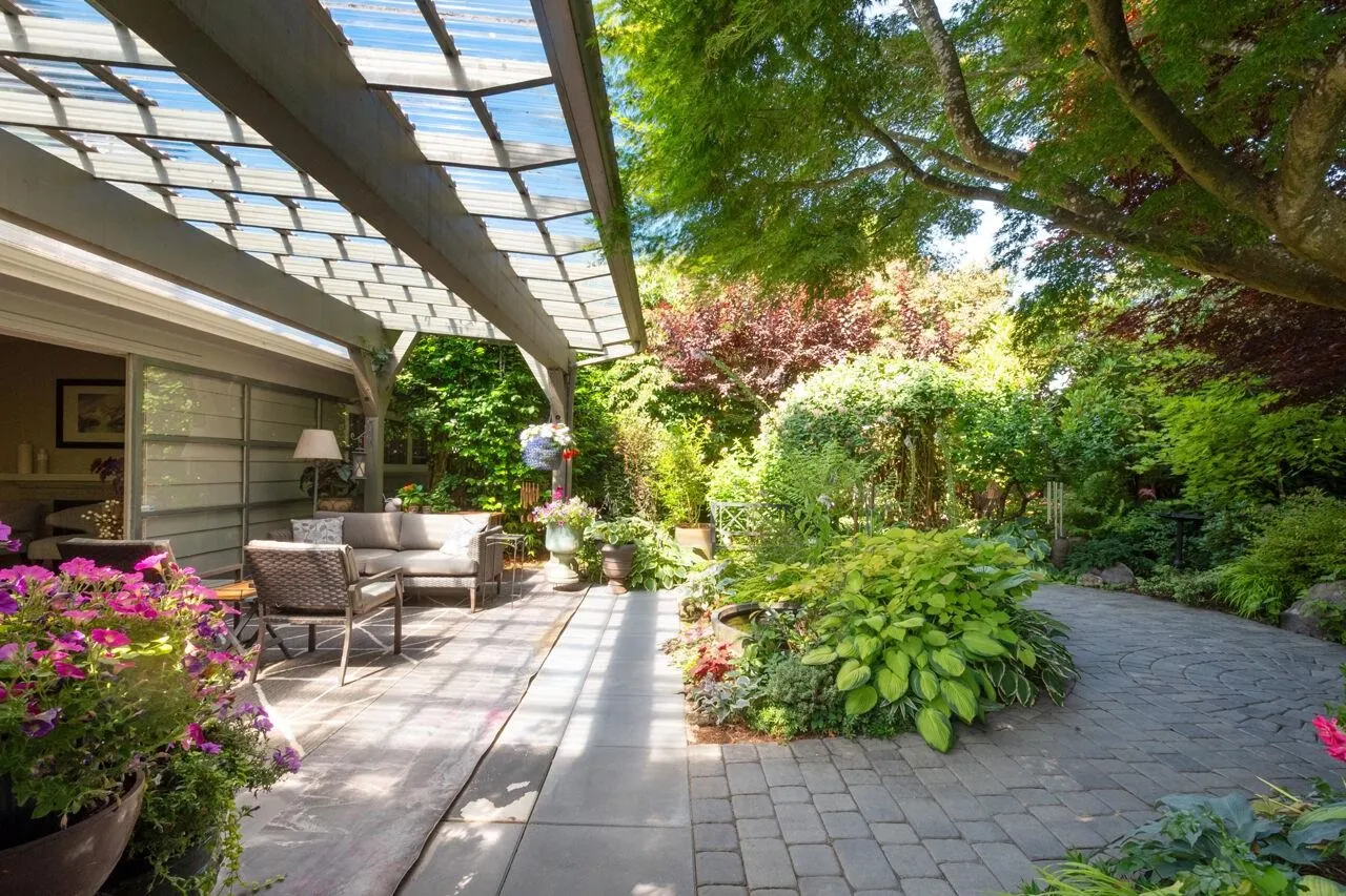 1132 Maplewood Crescent