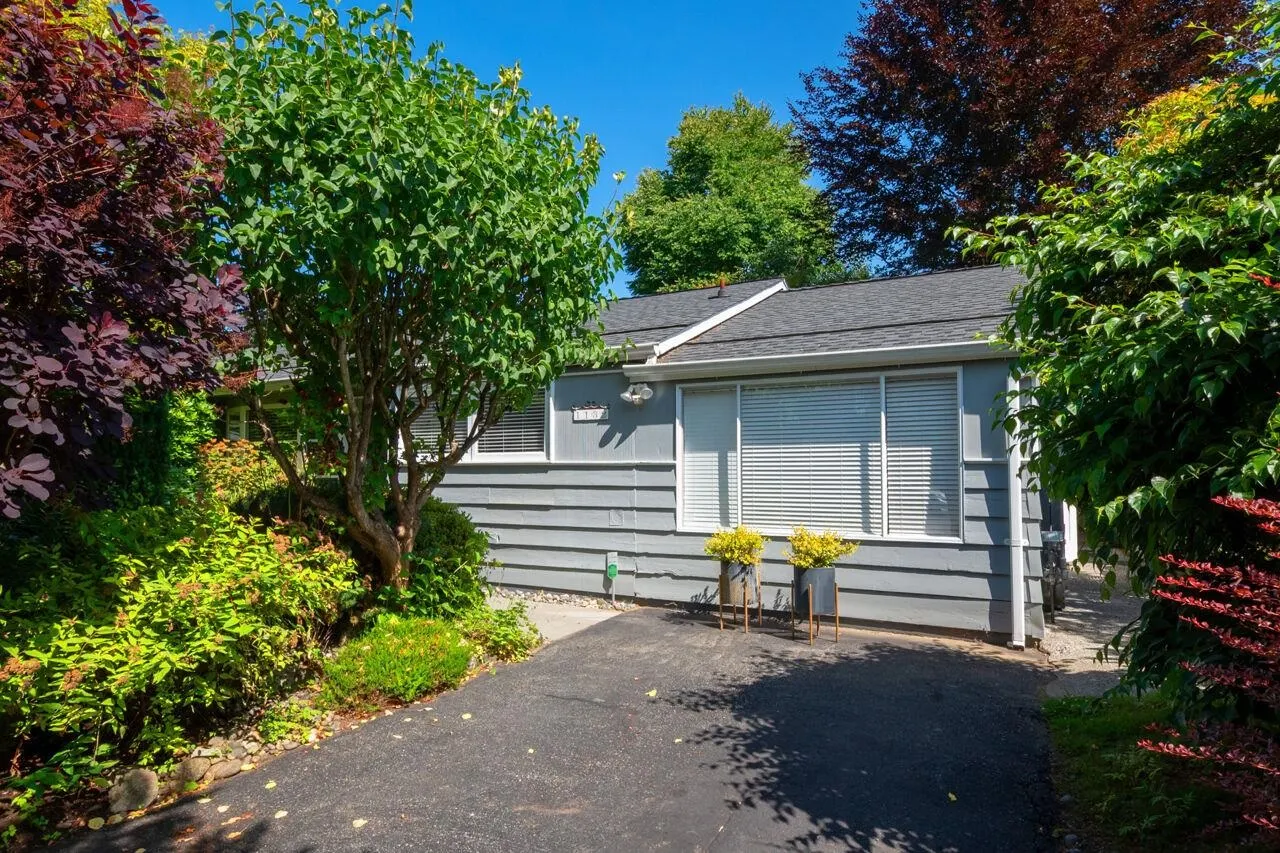 1132 Maplewood Crescent