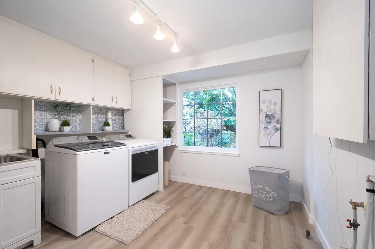 1132 Maplewood Crescent