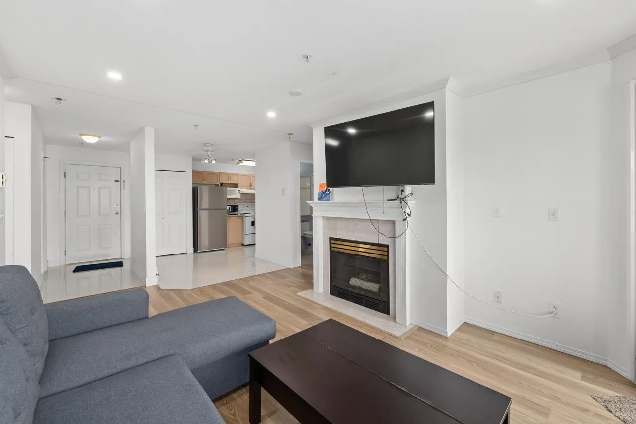 409 2958 Trethewey Street