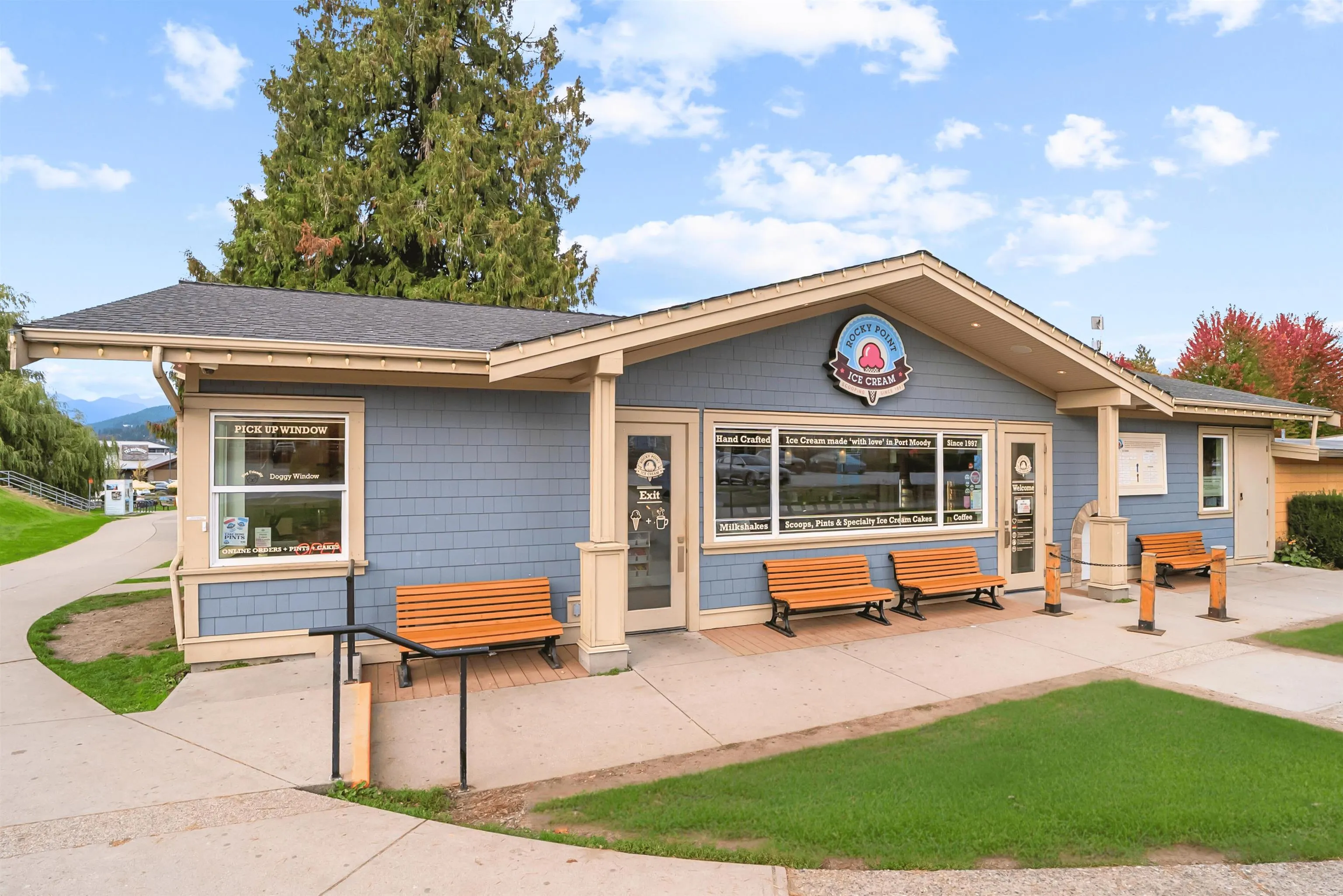 237 55 Klahanie Drive