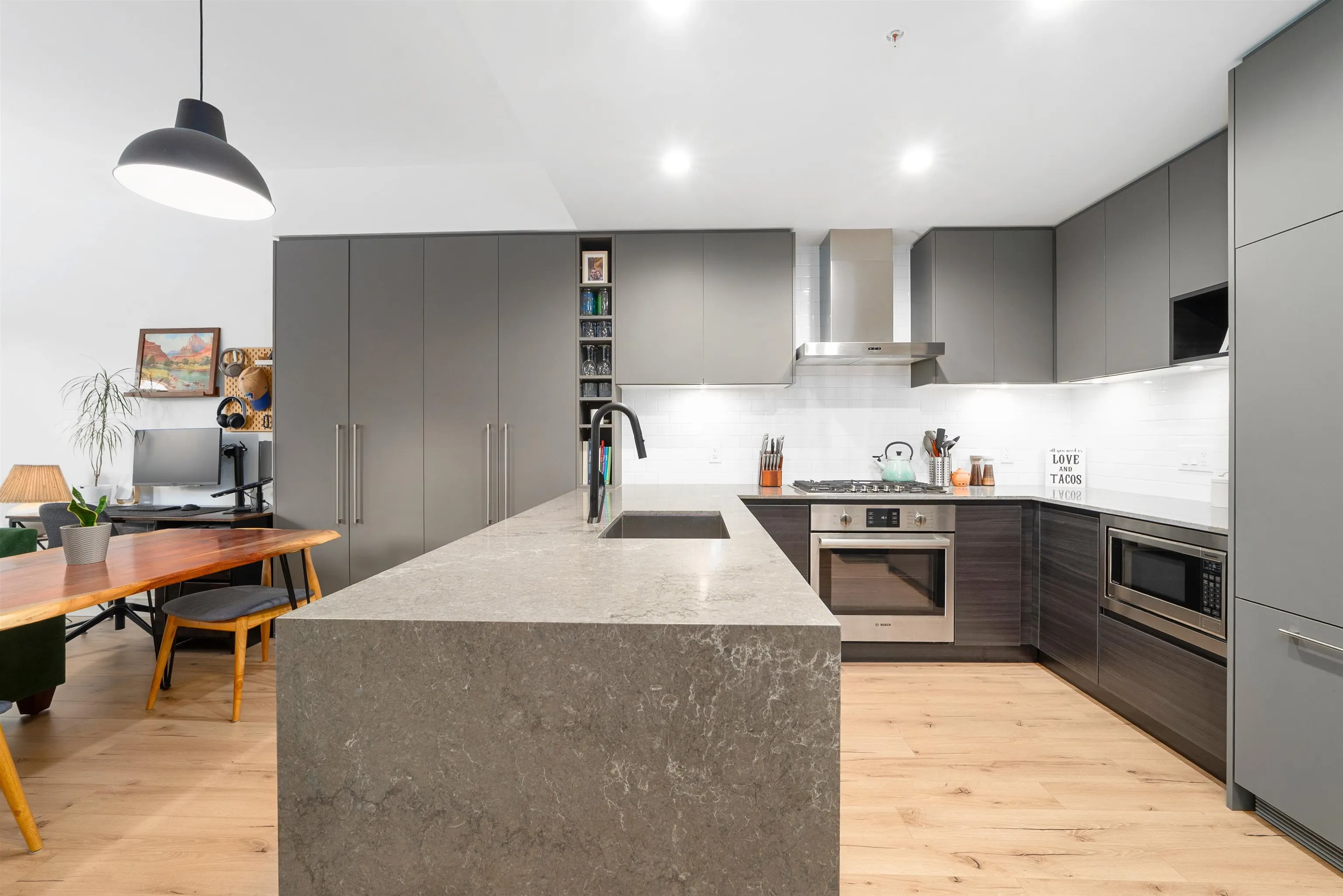 237 55 Klahanie Drive